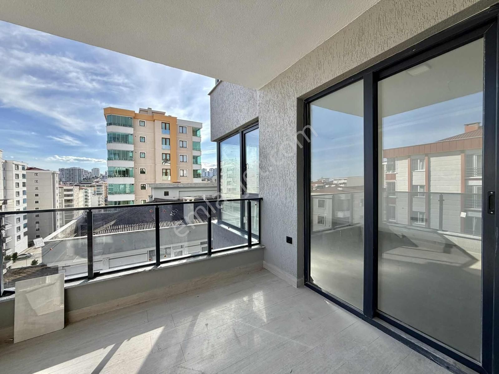 Atakum'da Satılık Mutfak Salon Ayrı Lüks Geniş Balkon 2+1 - Görsel 23