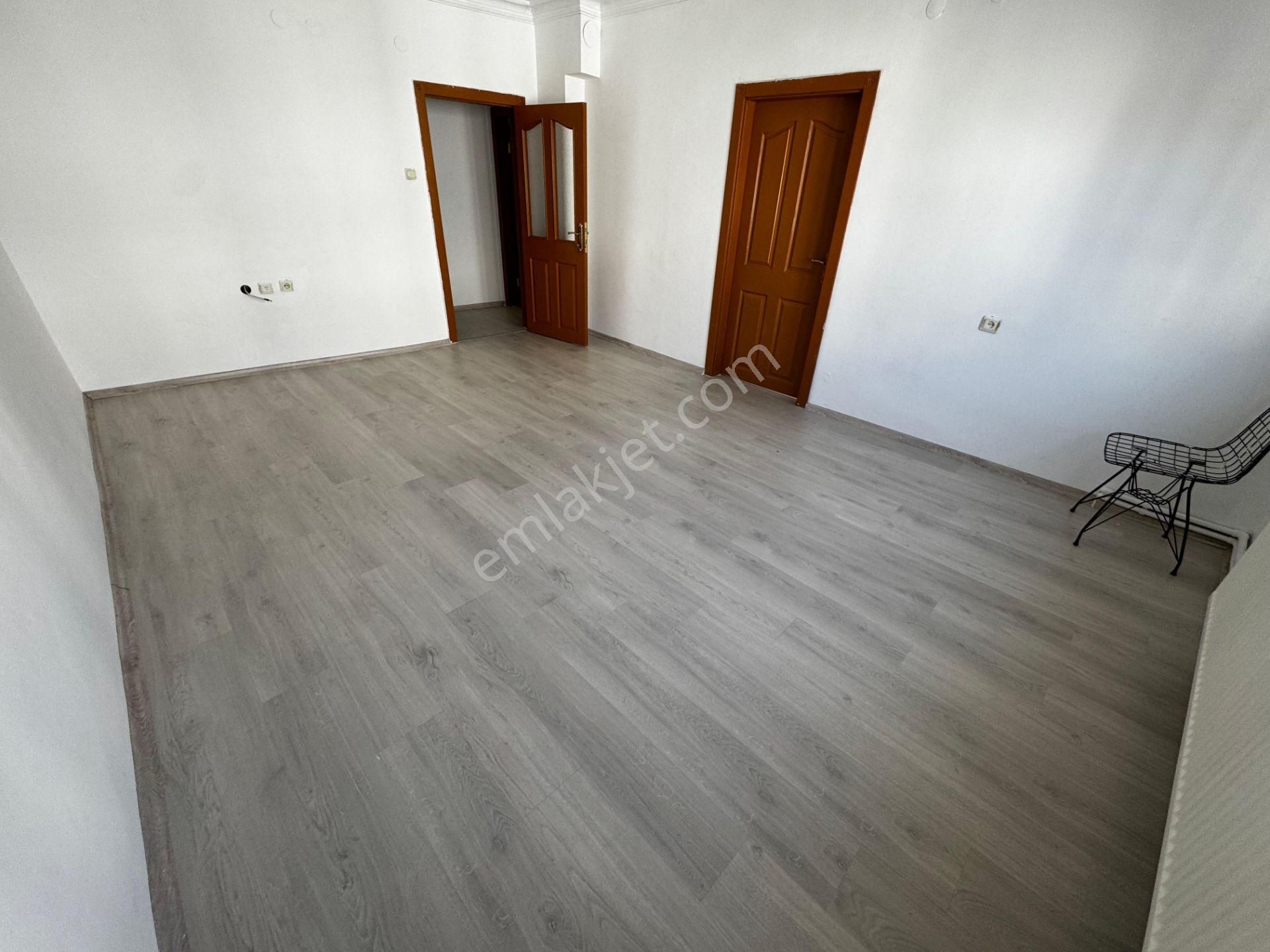 Es-as Emlaktan Selçukluda Ara Katta 3+1 Kiralık Daire - Görsel 8