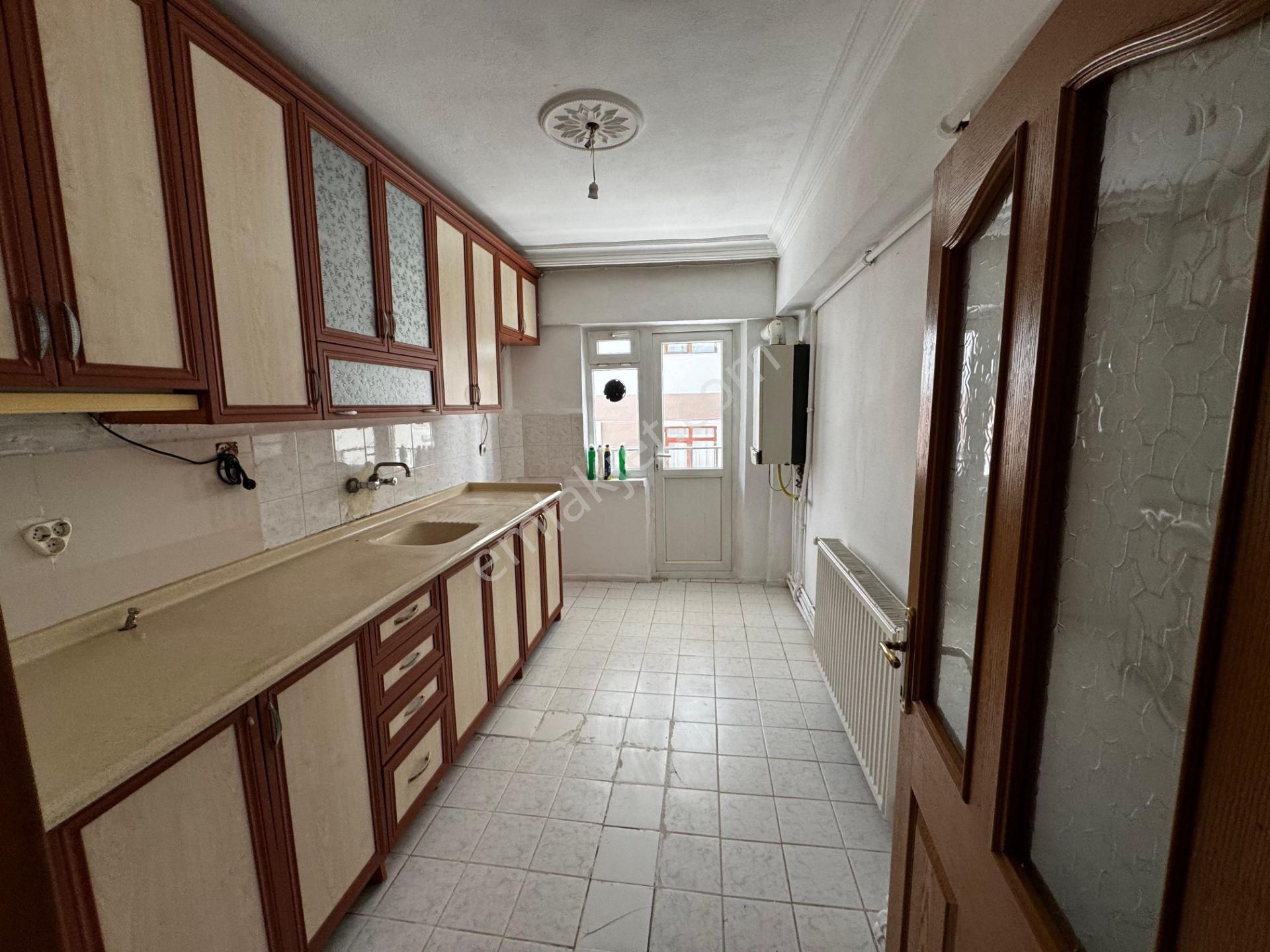 Es-as Emlaktan Selçukluda Ara Katta 3+1 Kiralık Daire - Görsel 2
