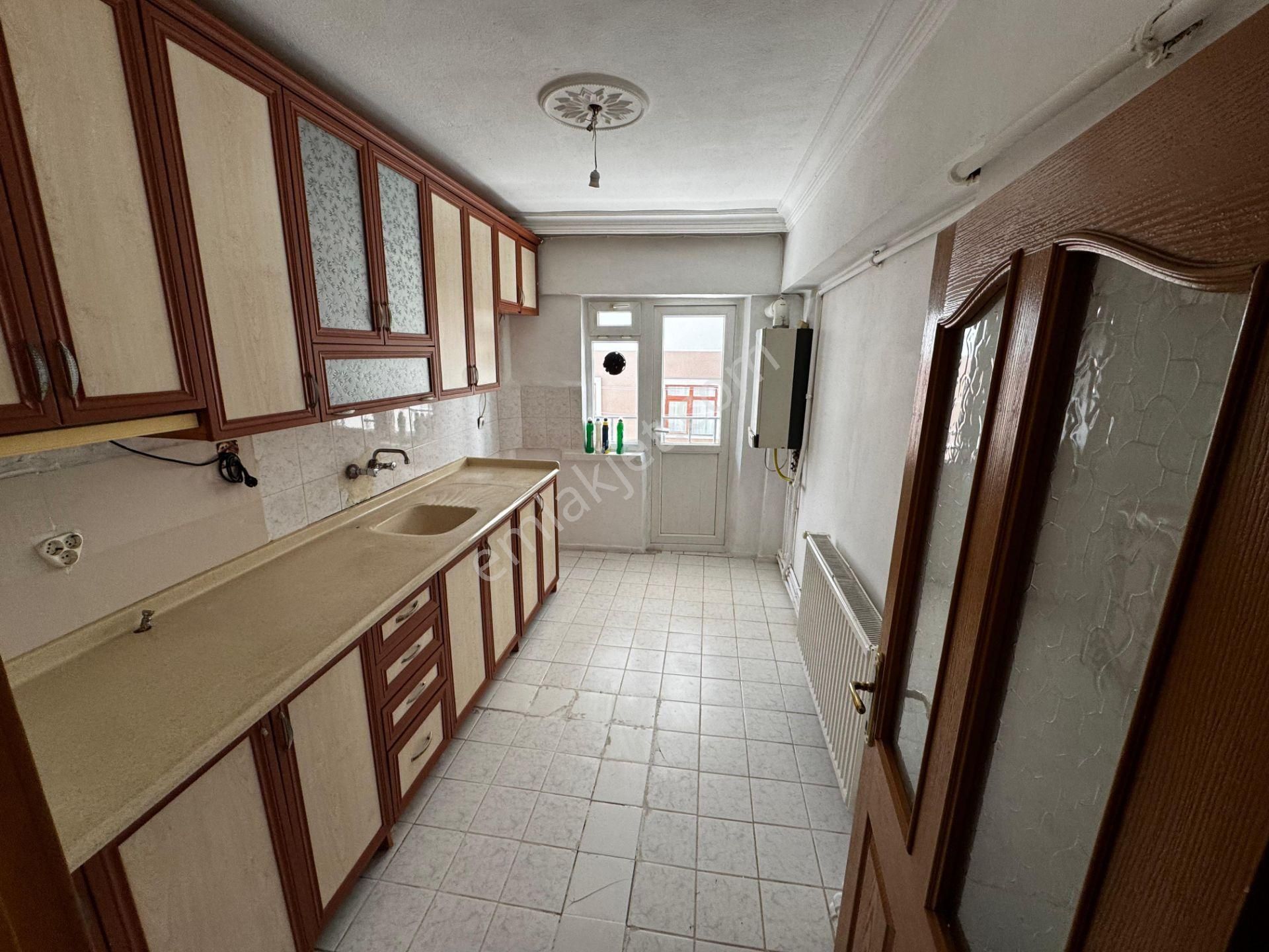 Es-as Emlaktan Selçukluda Ara Katta 3+1 Kiralık Daire - Görsel 3