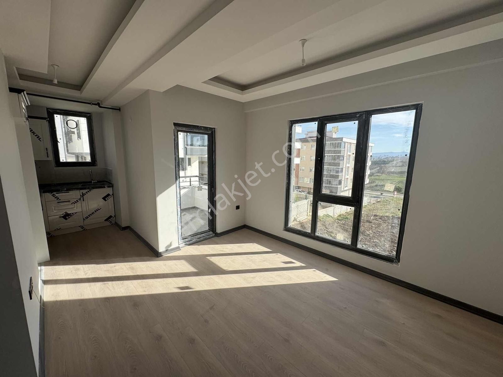 Atakum Toplu Konut Bulvarına Cephe 1+1 Yatırımlık/iskanlı