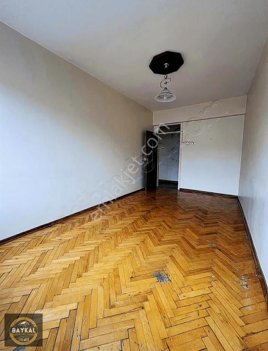 Sivas Caddesinde Tramvay Durağı Dibinde 3+1 Kiralık Daire