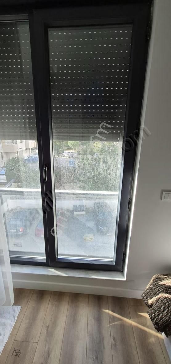 Atölye'den Göztepe'de Minibüse 3.bina 90m2net 3+1 Sıfır