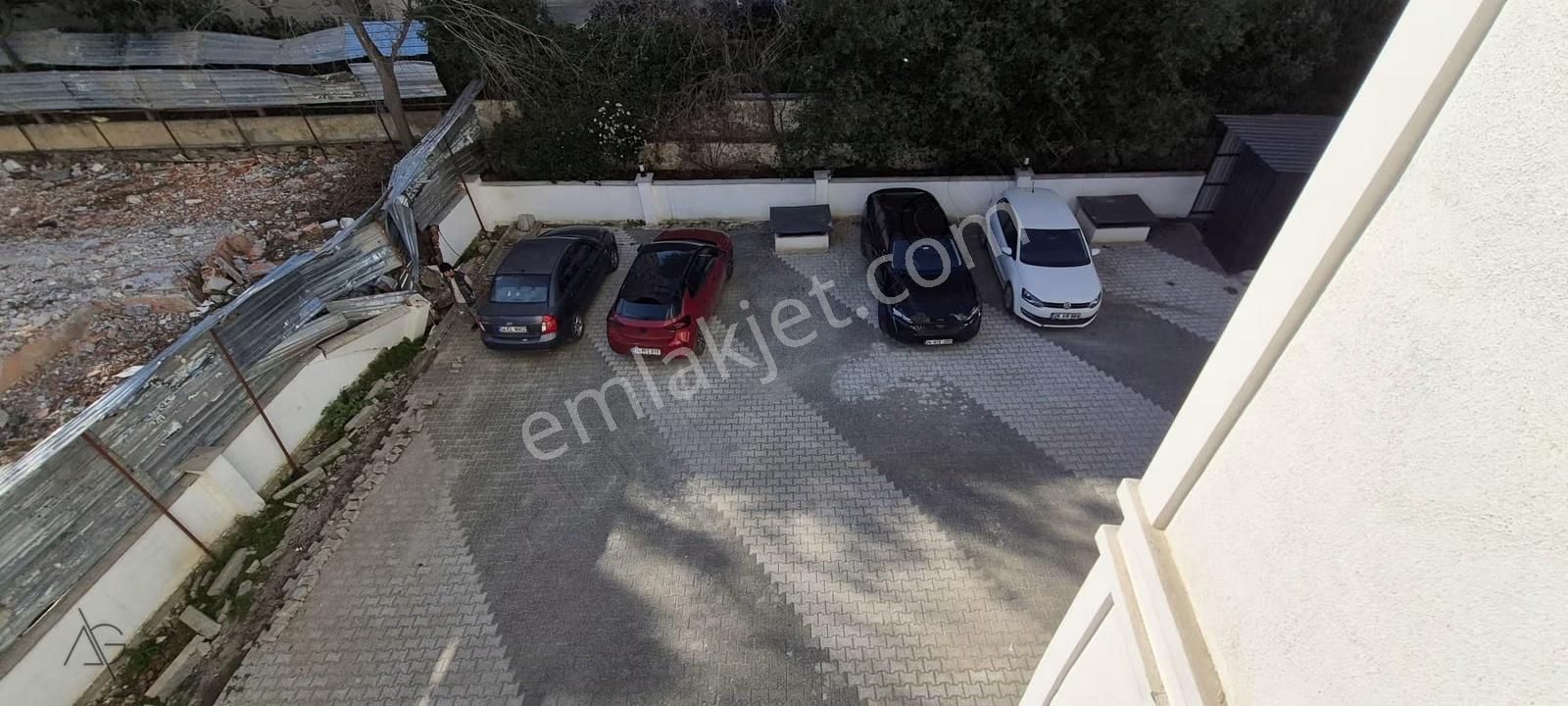Atölye'den Göztepe'de Minibüse 3.bina 90m2net 3+1 Sıfır - Görsel 3