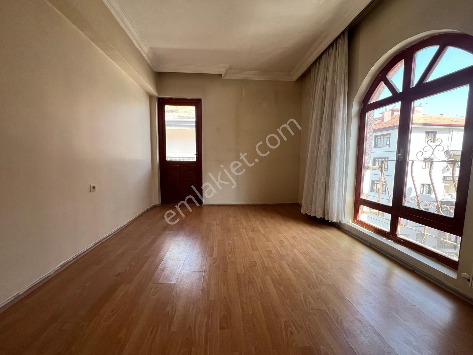 Ufuktepede Yapılı Katta Masrafsız Kiralık - Görsel 3