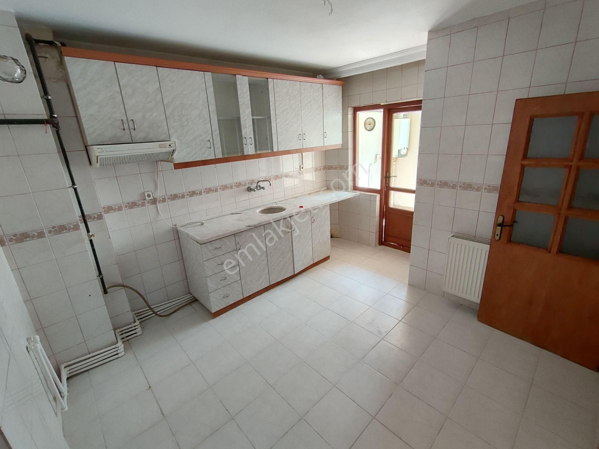 Aşıkpaşa Cadde Üzerinde 1. Kat 3+1 Bağımsız Lüx Daire Tuğrul Emlak'tan - Görsel 4