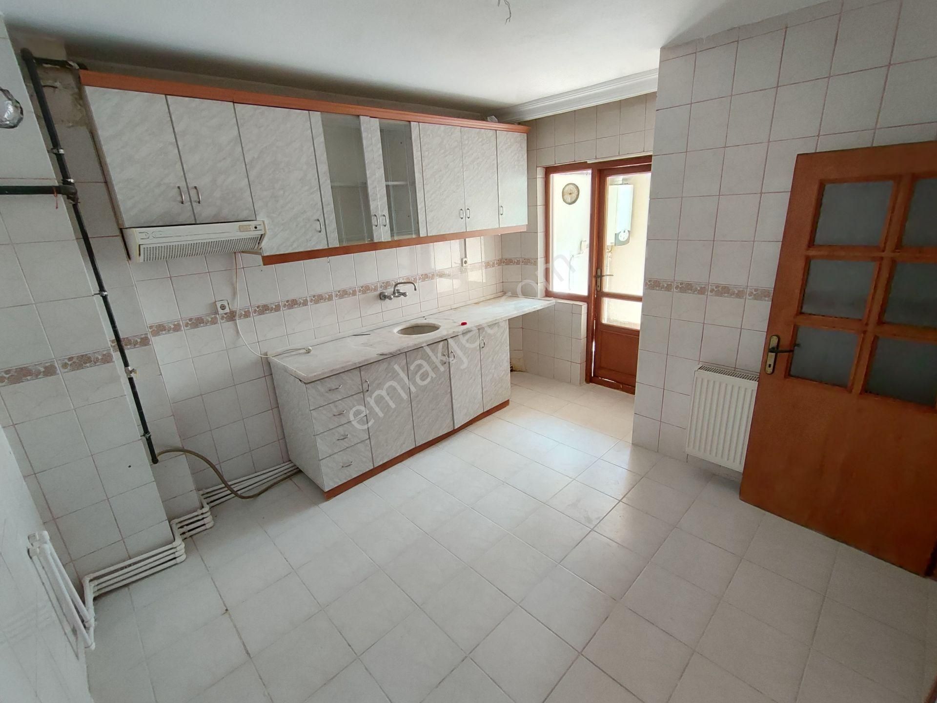 Aşıkpaşa Cadde Üzerinde 1. Kat 3+1 Bağımsız Lüx Daire Tuğrul Emlak'tan - Görsel 3