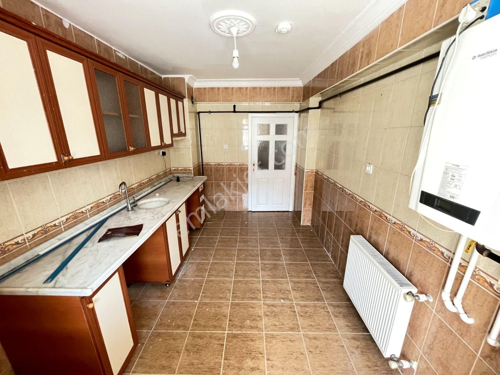 Yayla Mahallesi 1481.cadde Üzeri 2.katta Ön Cephe 3+1 Balkonlu Kiralık Daire - Görsel 9