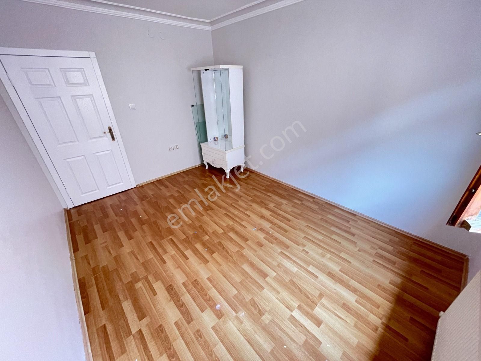 Yayla Mahallesi 1481.cadde Üzeri 2.katta Ön Cephe 3+1 Balkonlu Kiralık Daire - Görsel 20