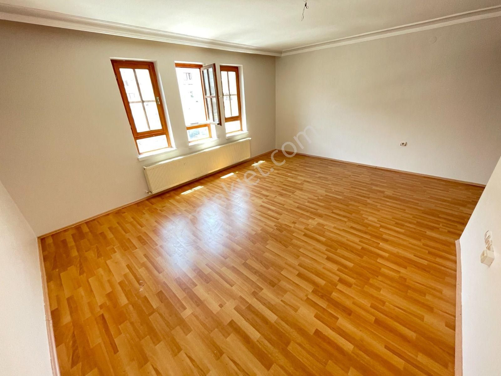 Yayla Mahallesi 1481.cadde Üzeri 2.katta Ön Cephe 3+1 Balkonlu Kiralık Daire - Görsel 10