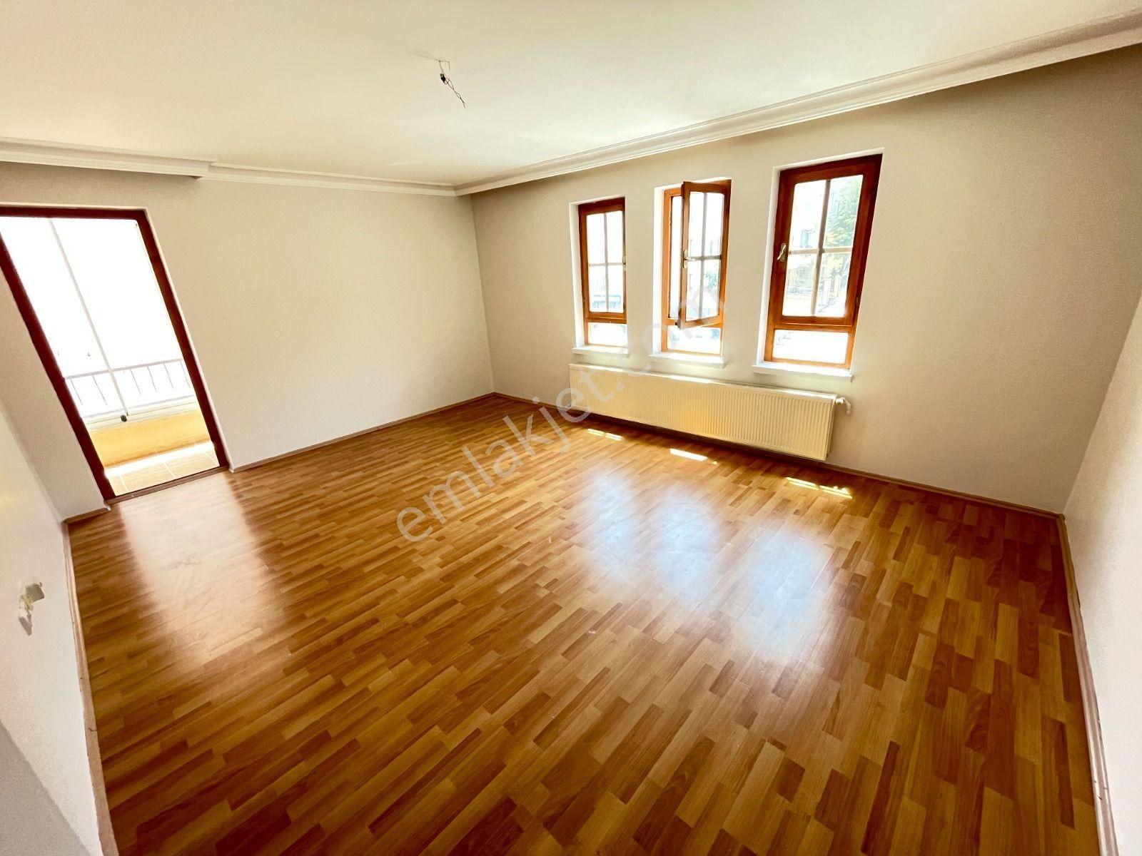 Yayla Mahallesi 1481.cadde Üzeri 2.katta Ön Cephe 3+1 Balkonlu Kiralık Daire - Görsel 2