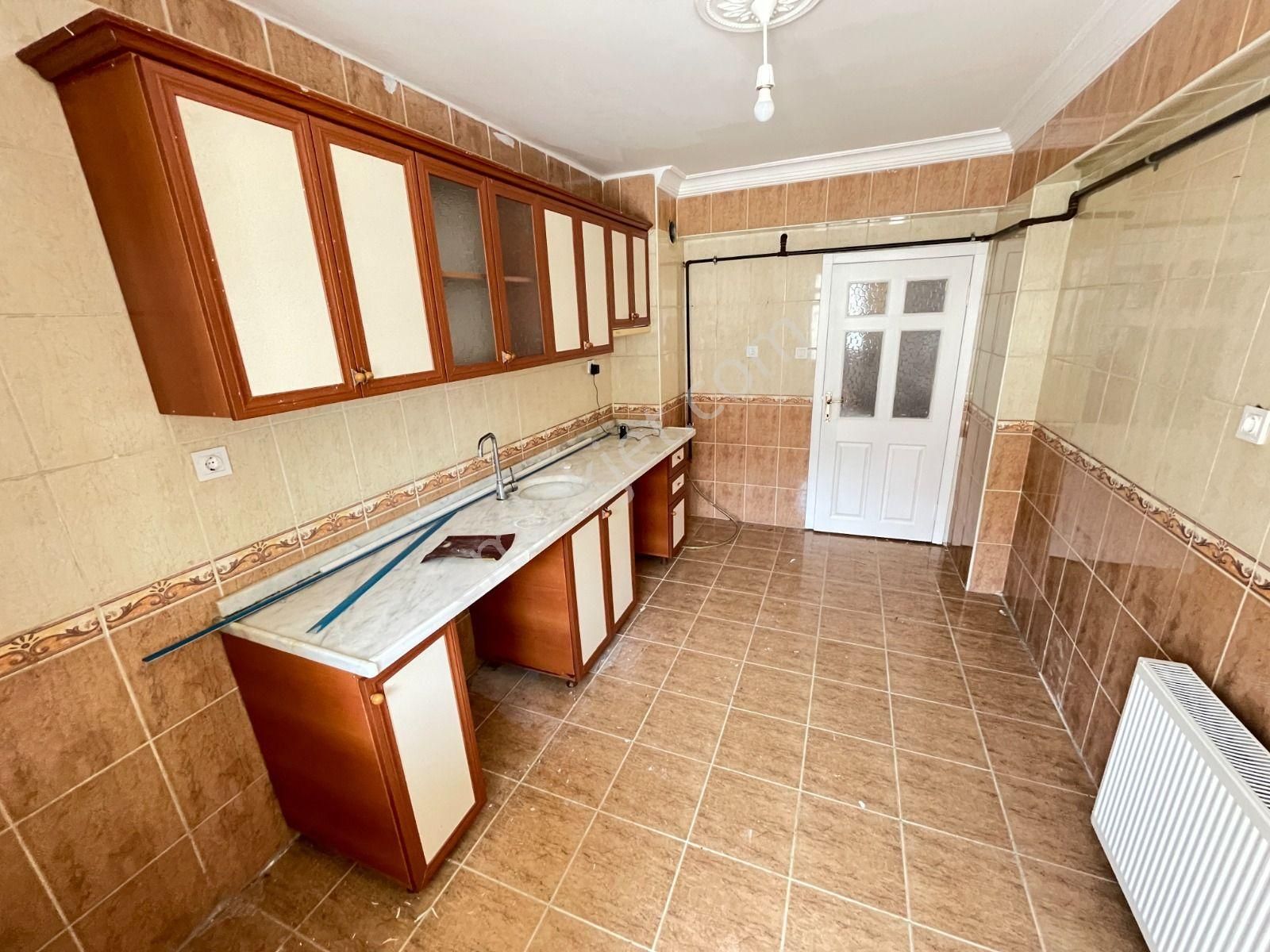 Yayla Mahallesi 1481.cadde Üzeri 2.katta Ön Cephe 3+1 Balkonlu Kiralık Daire - Görsel 8