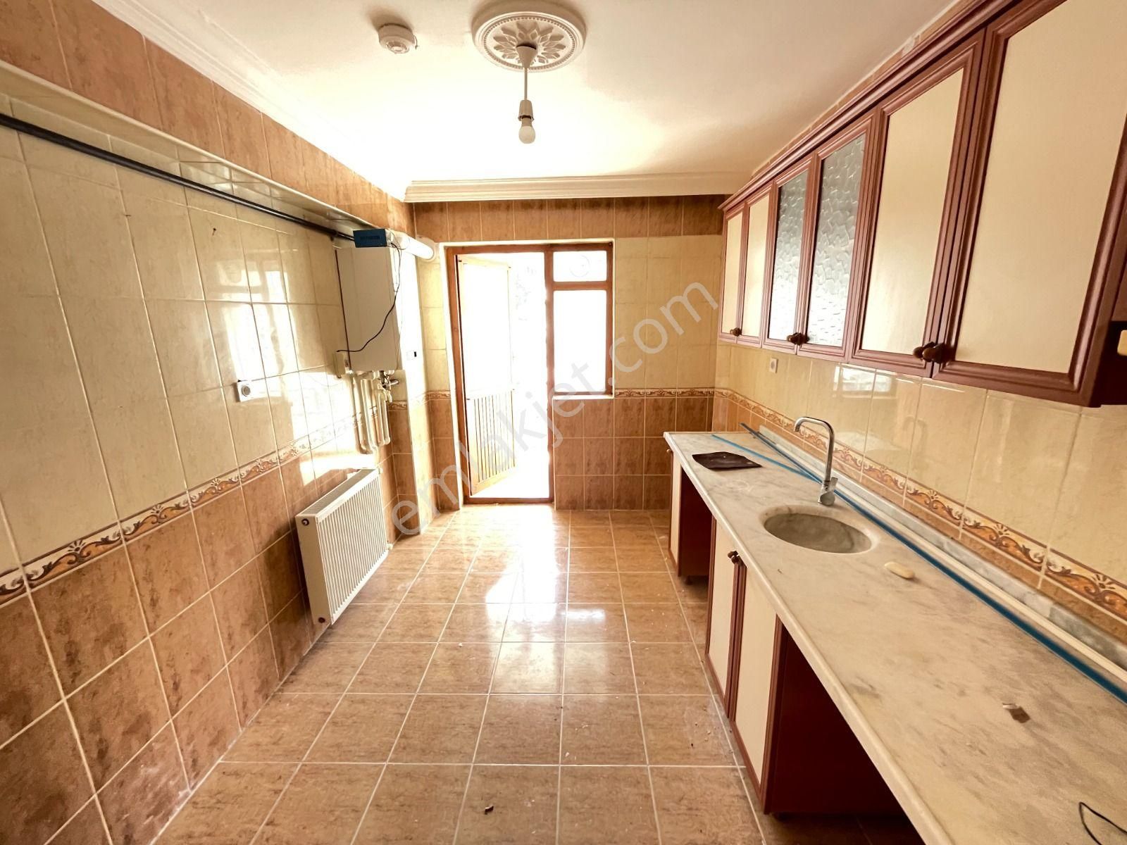 Yayla Mahallesi 1481.cadde Üzeri 2.katta Ön Cephe 3+1 Balkonlu Kiralık Daire - Görsel 6