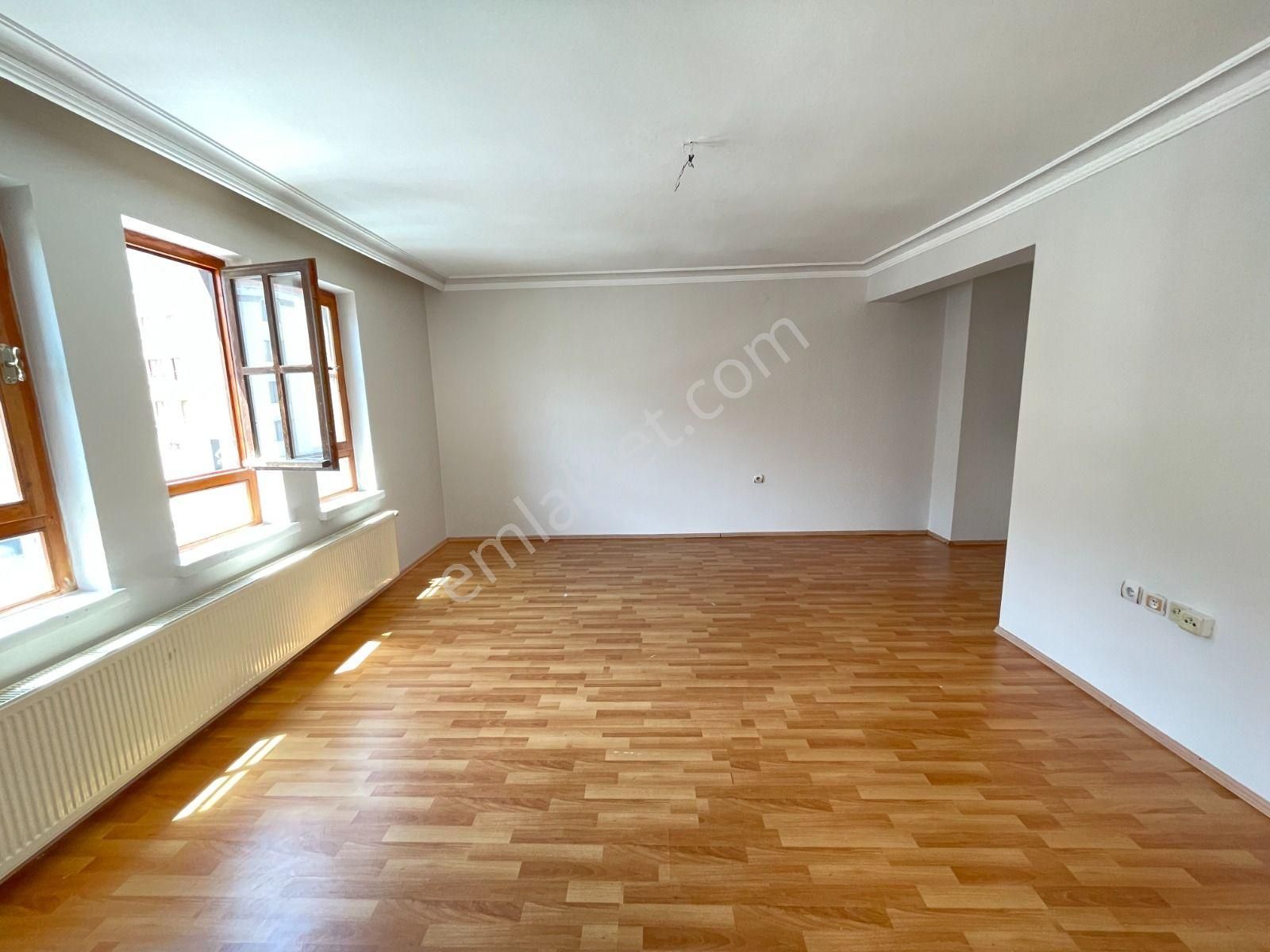 Yayla Mahallesi 1481.cadde Üzeri 2.katta Ön Cephe 3+1 Balkonlu Kiralık Daire - Görsel 4