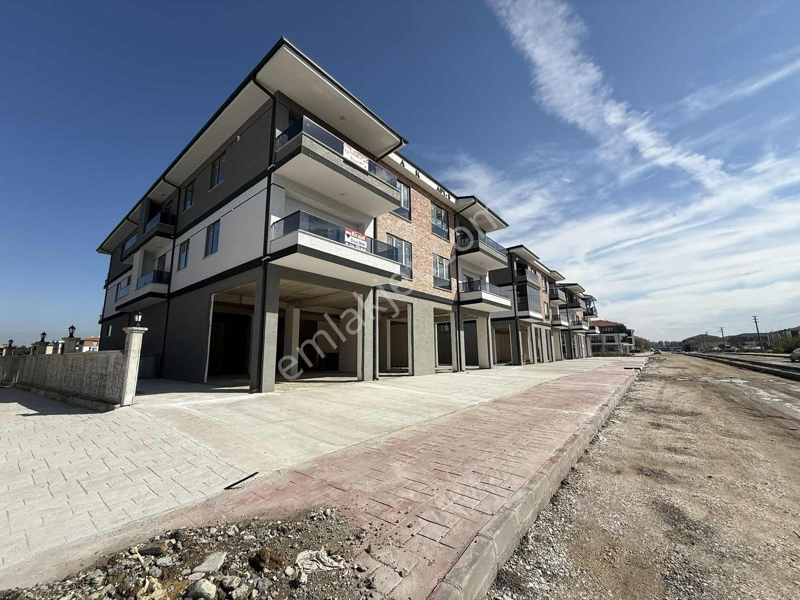 Ömer İnan Remax Hür Fatih Mah. 340m2 Kiralık Cadde Üzeri Dükkan - Görsel 3