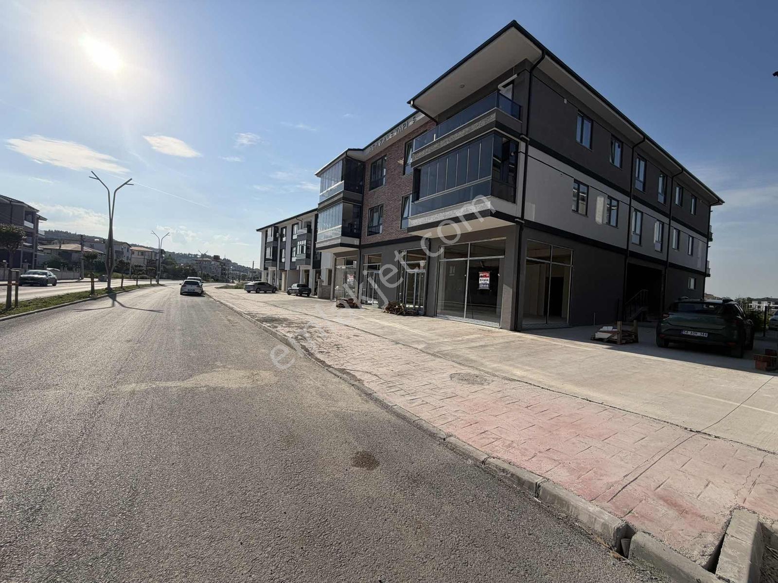 Ömer İnan Remax Hür Fatih Mah. 340m2 Kiralık Cadde Üzeri Dükkan - Görsel 4