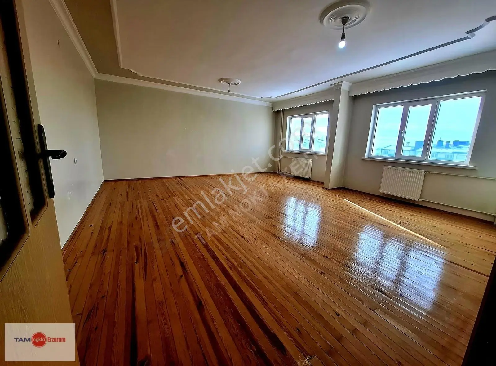 Tam Nokta Kent'ten Hilalkent'te Cadde Üzerinde Prestijli 3+1!
