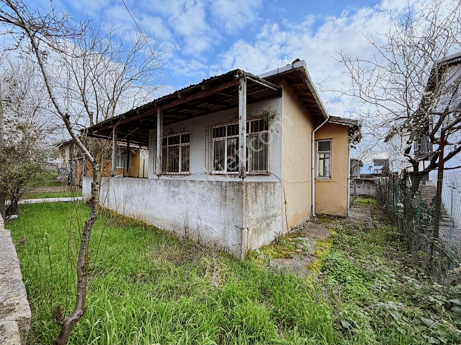 Emekevlerde 270 M² Arsa İçinde 3+1 Müstakil Ev Satılık