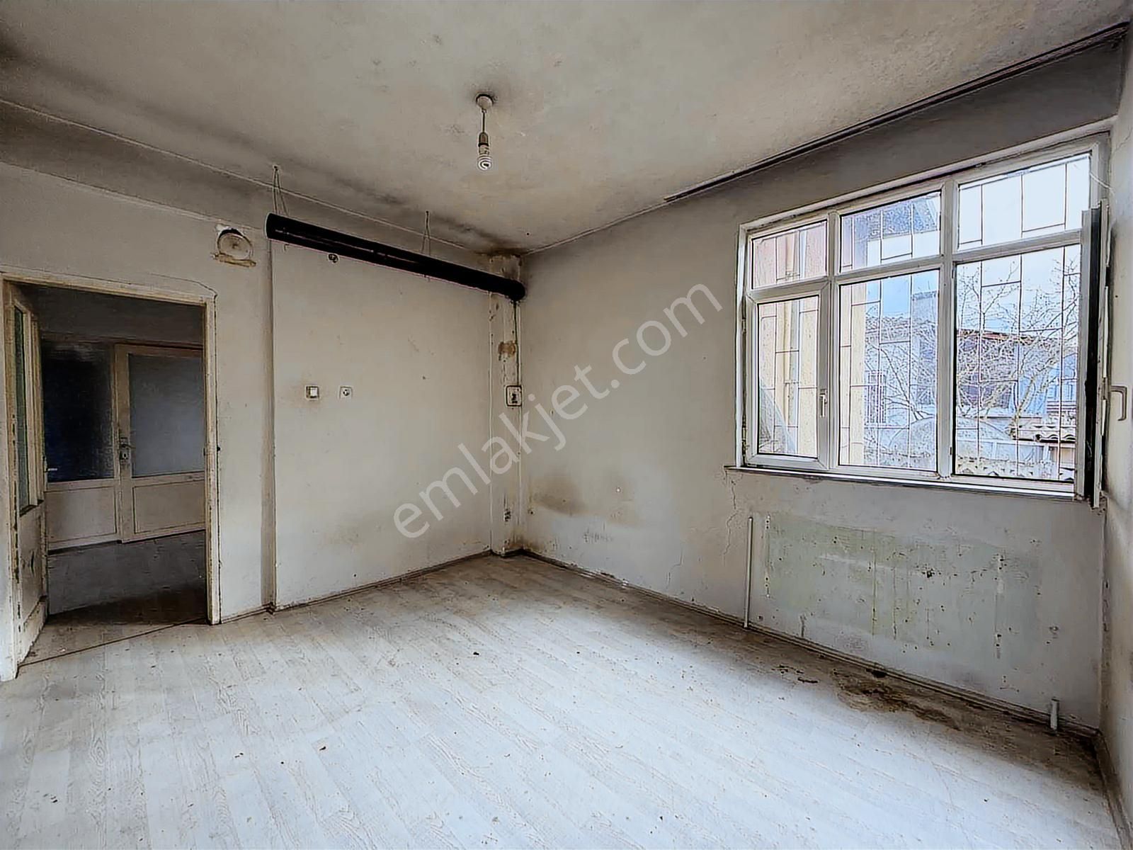 Emekevlerde 270 M² Arsa İçinde 3+1 Müstakil Ev Satılık - Görsel 4