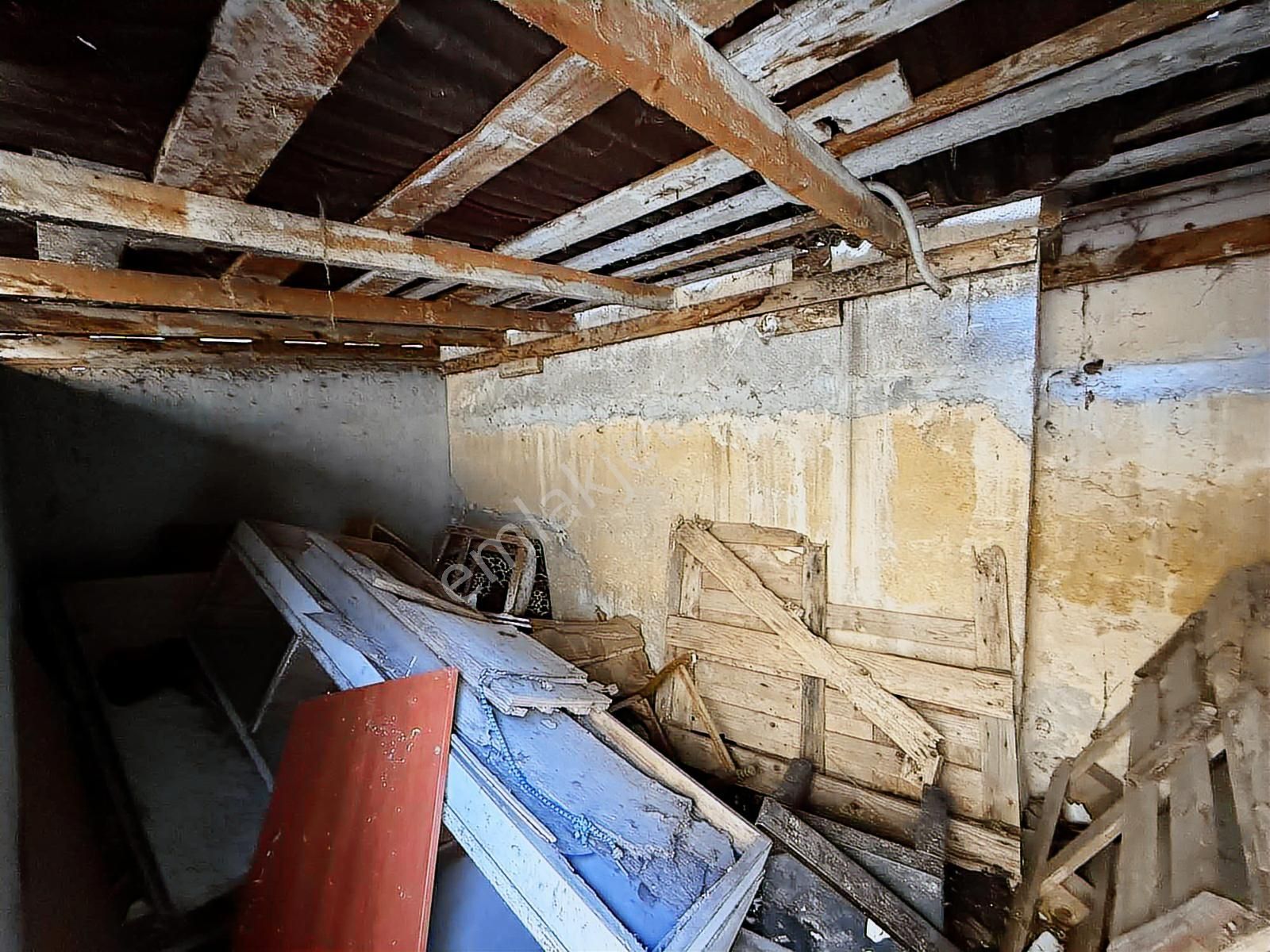 Emekevlerde 270 M² Arsa İçinde 3+1 Müstakil Ev Satılık - Görsel 2