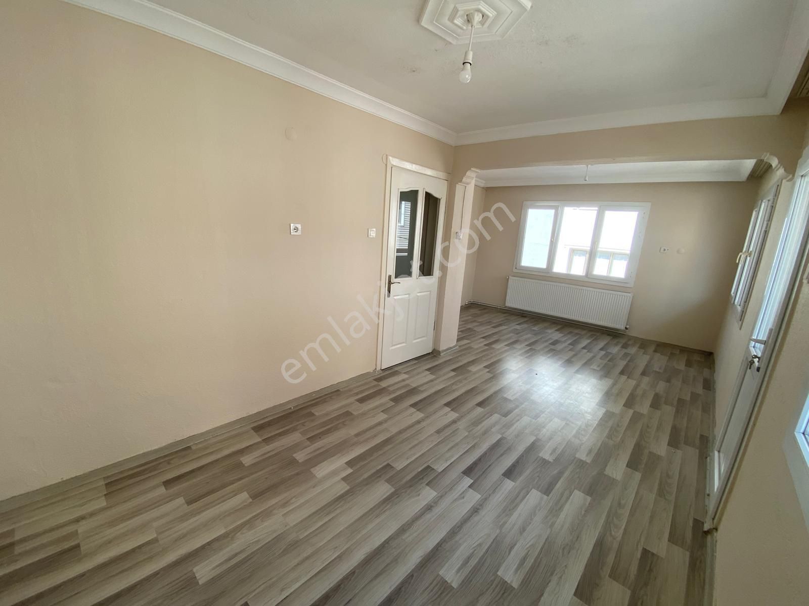 Acill Buca Çamlık Mah.de Uçanyol Yakını 2 Daireli 2 Dükkanlı Komple Satılık Müstakil Bina