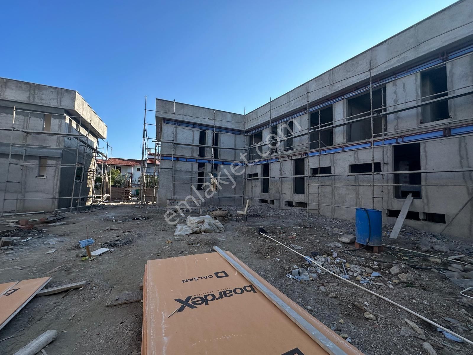 Urla Çeşmealtı Denize Sıfır Konumda Rezidans İçinde 2+1 Villa - Görsel 11