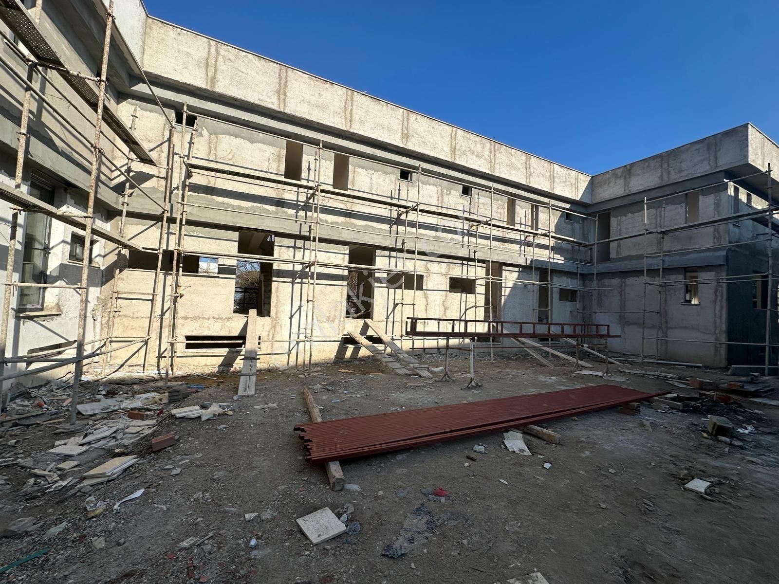 Urla Çeşmealtı Denize Sıfır Konumda Rezidans İçinde 2+1 Villa - Görsel 4