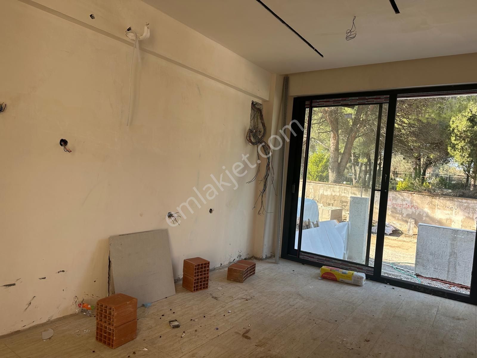 Urla Çeşmealtı Denize Sıfır Konumda Rezidans İçinde 2+1 Villa - Görsel 13