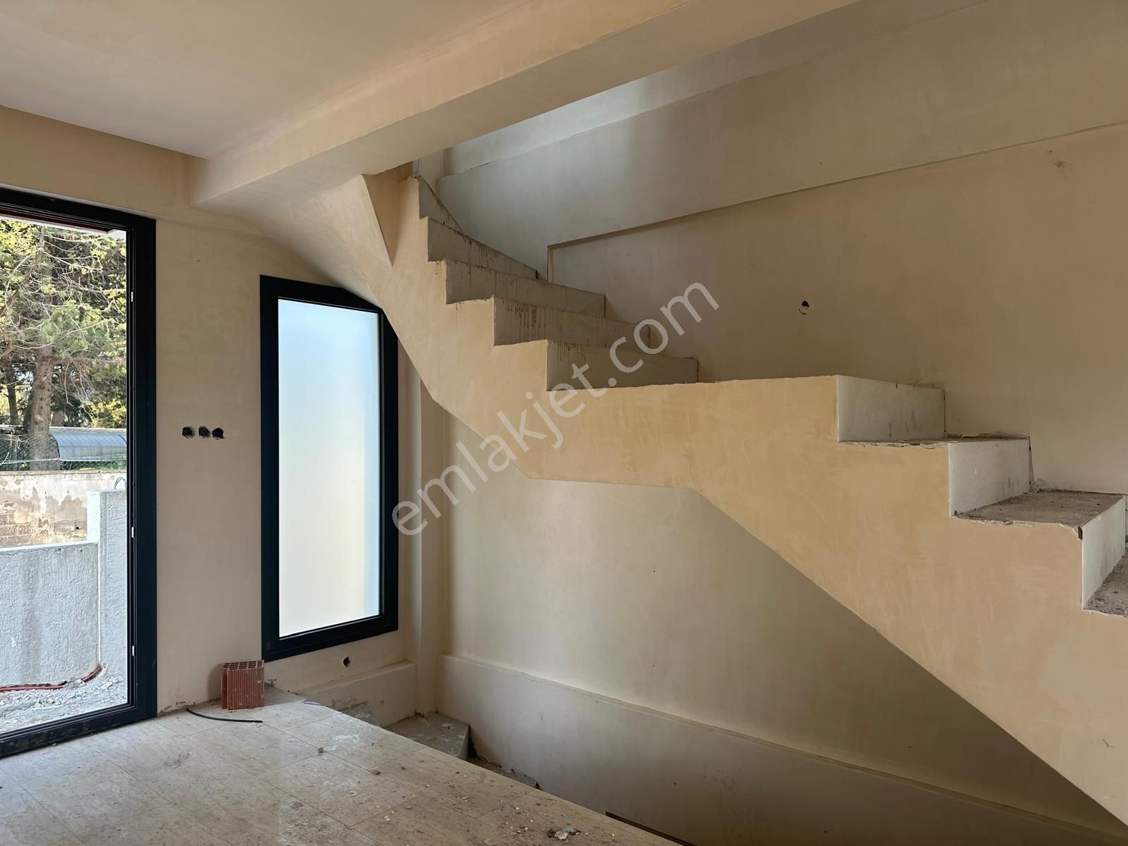 Urla Çeşmealtı Denize Sıfır Konumda Rezidans İçinde 2+1 Villa - Görsel 19