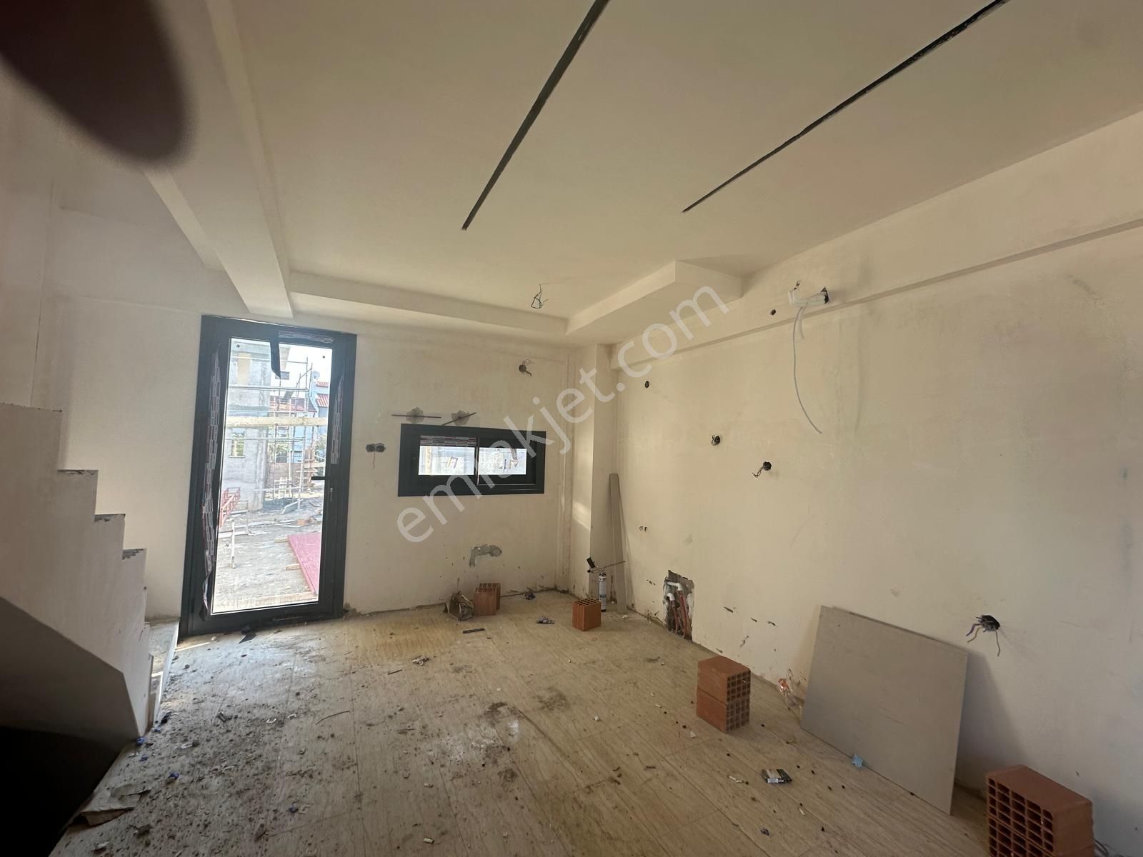 Urla Çeşmealtı Denize Sıfır Konumda Rezidans İçinde 2+1 Villa - Görsel 5