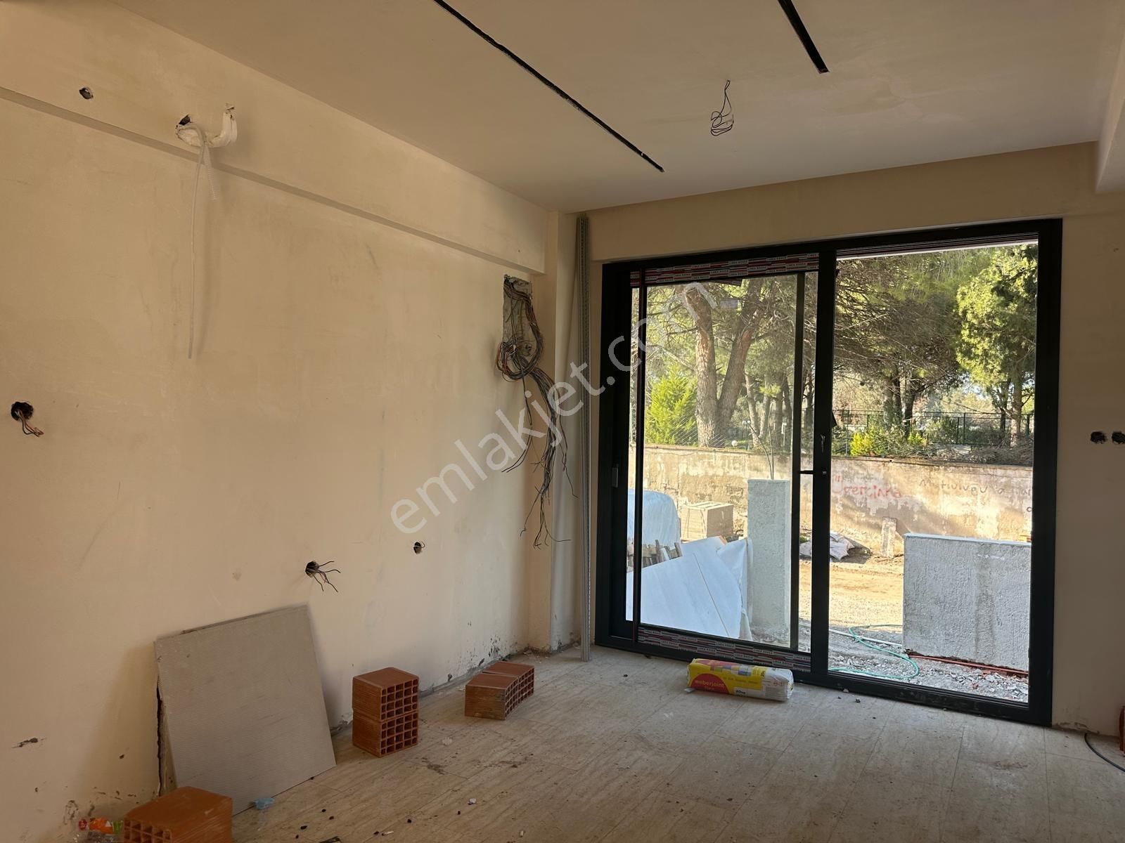 Urla Çeşmealtı Denize Sıfır Konumda Rezidans İçinde 2+1 Villa - Görsel 6