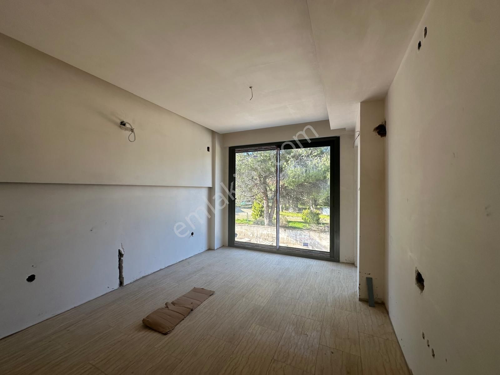 Urla Çeşmealtı Denize Sıfır Konumda Rezidans İçinde 2+1 Villa - Görsel 20