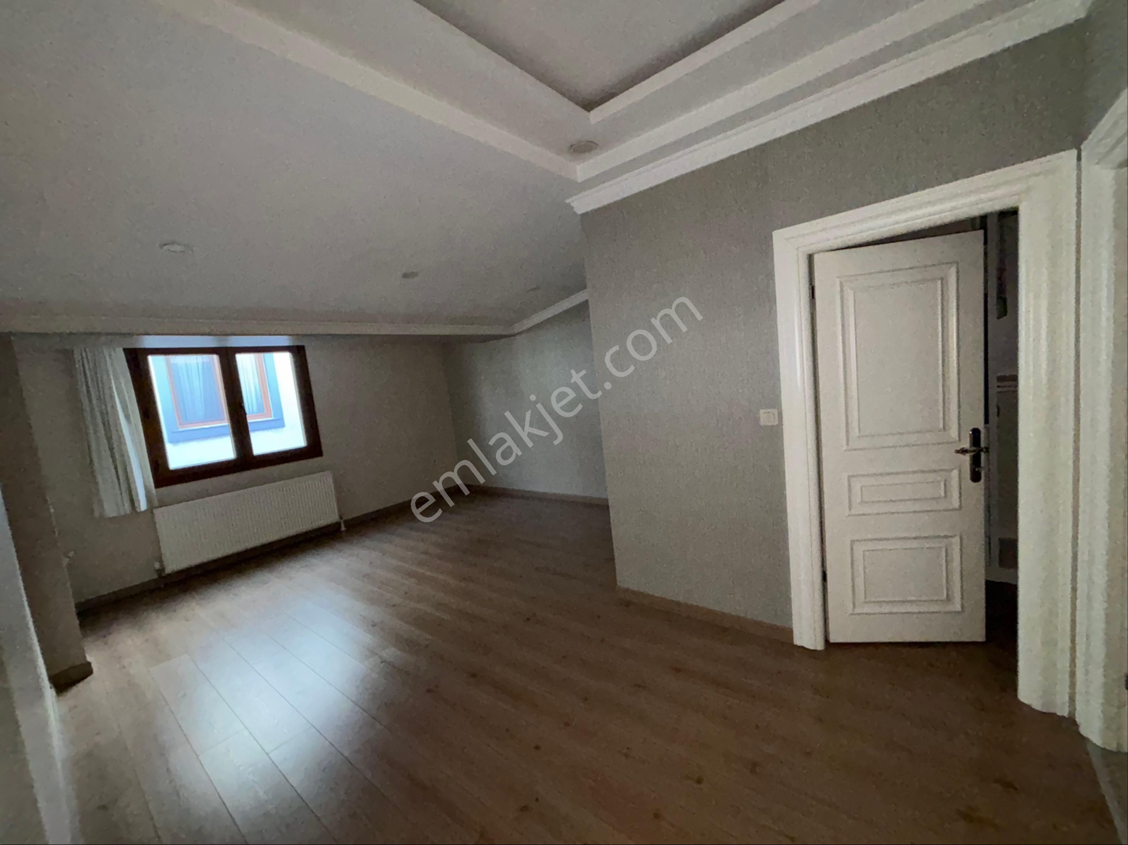 Yenibosna’da Kiralık 4+1 Kiralık Teras Daire