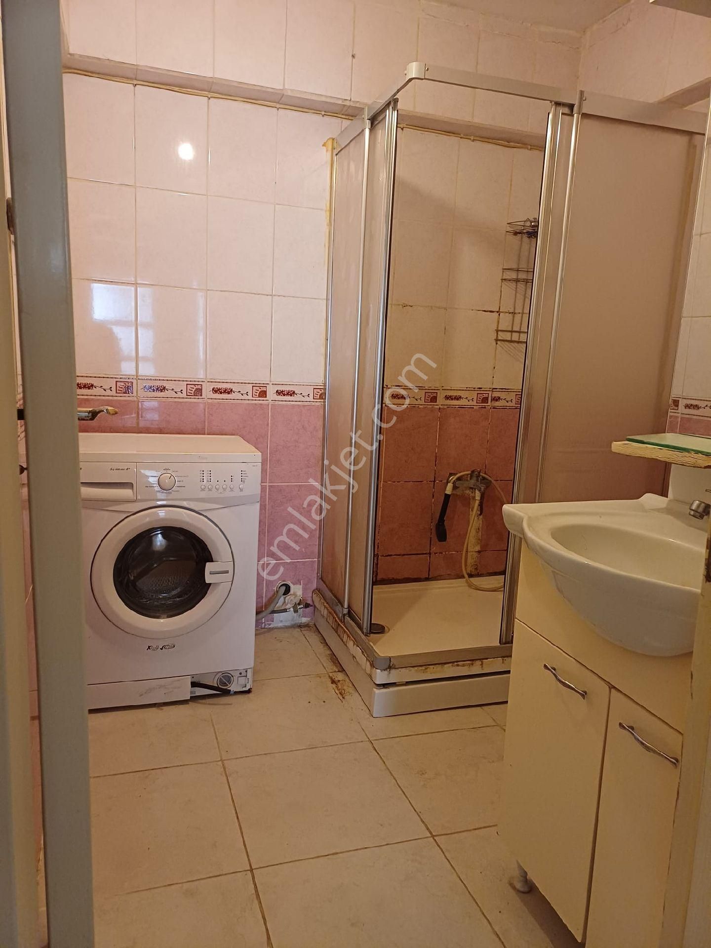 Ümraniye Çamlık İkbal Caddesi Üzerinde 3.kat 2+1 Kısmen Eşyalı Yabancıya - Görsel 14