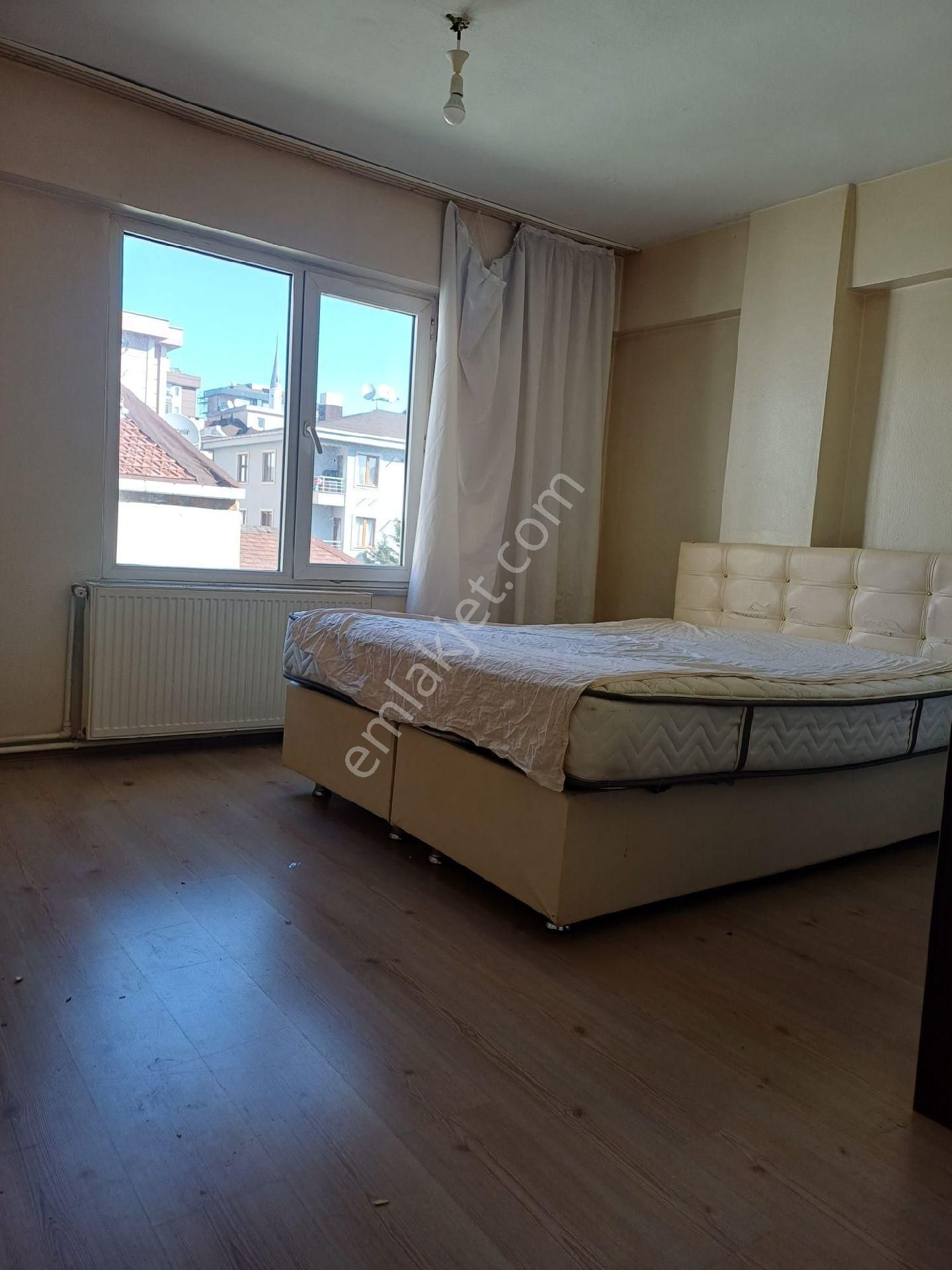 Ümraniye Çamlık İkbal Caddesi Üzerinde 3.kat 2+1 Kısmen Eşyalı Yabancıya - Görsel 2