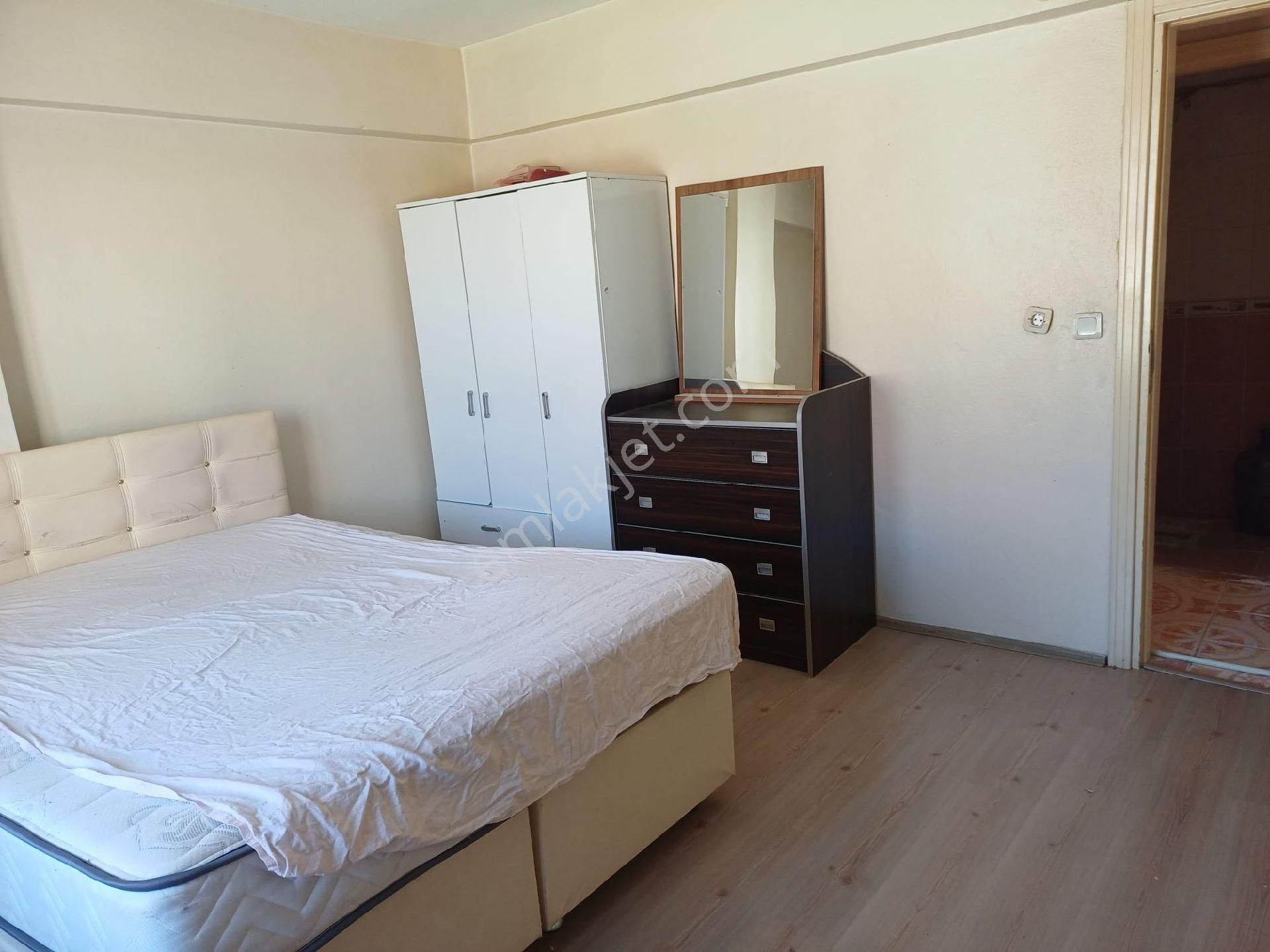 Ümraniye Çamlık İkbal Caddesi Üzerinde 3.kat 2+1 Kısmen Eşyalı Yabancıya - Görsel 13