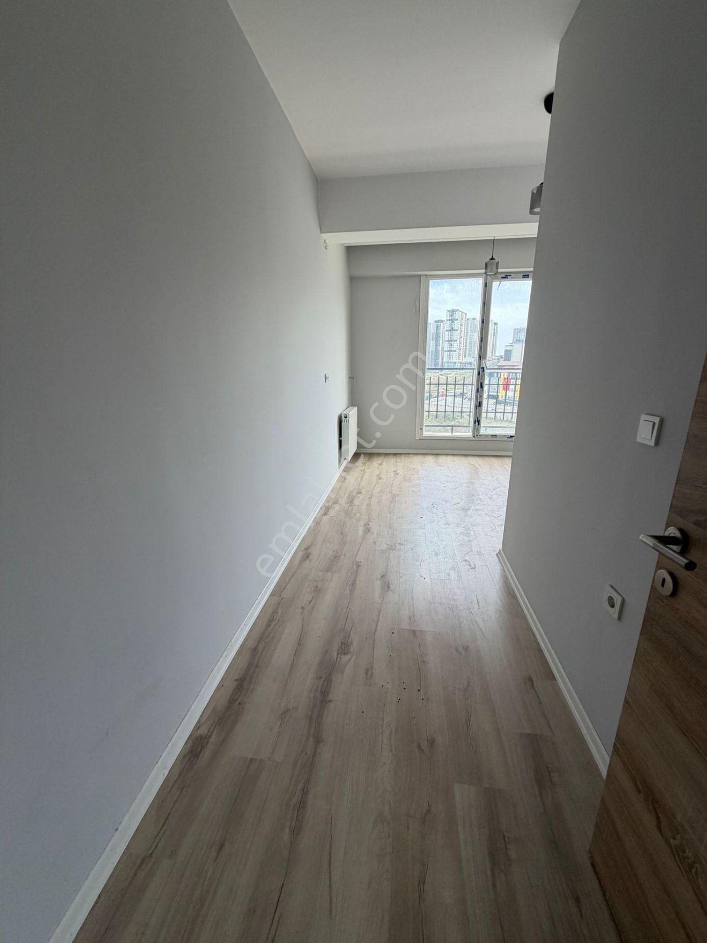 Esenyurt Piri Reis Mahallesi 1+1 Kiralık Boş Daire Balkonlu Havuzlu Site İçerisinde Metrobüse Yakın - Görsel 26