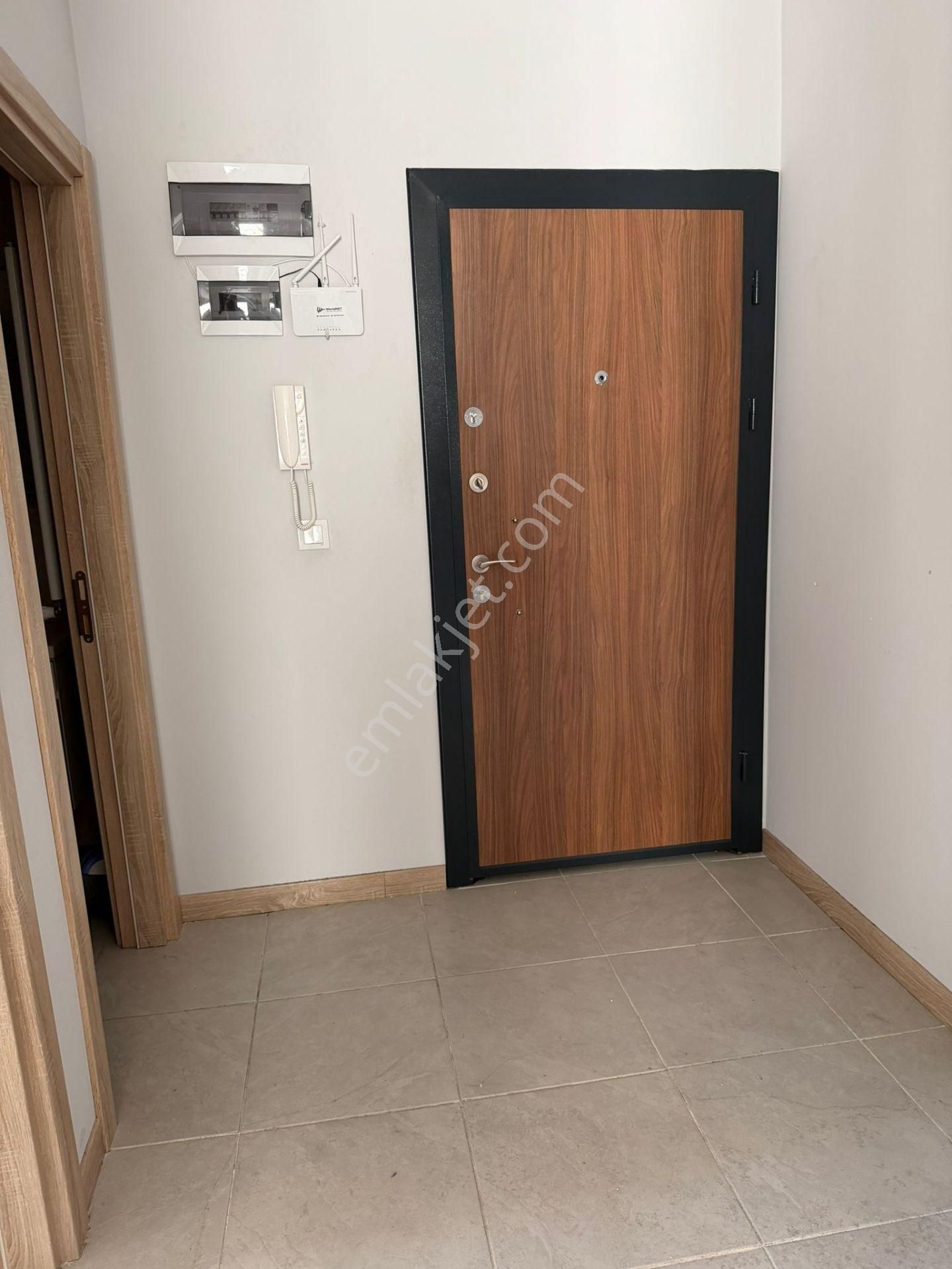 Esenyurt Piri Reis Mahallesi 1+1 Kiralık Boş Daire Balkonlu Havuzlu Site İçerisinde Metrobüse Yakın - Görsel 18