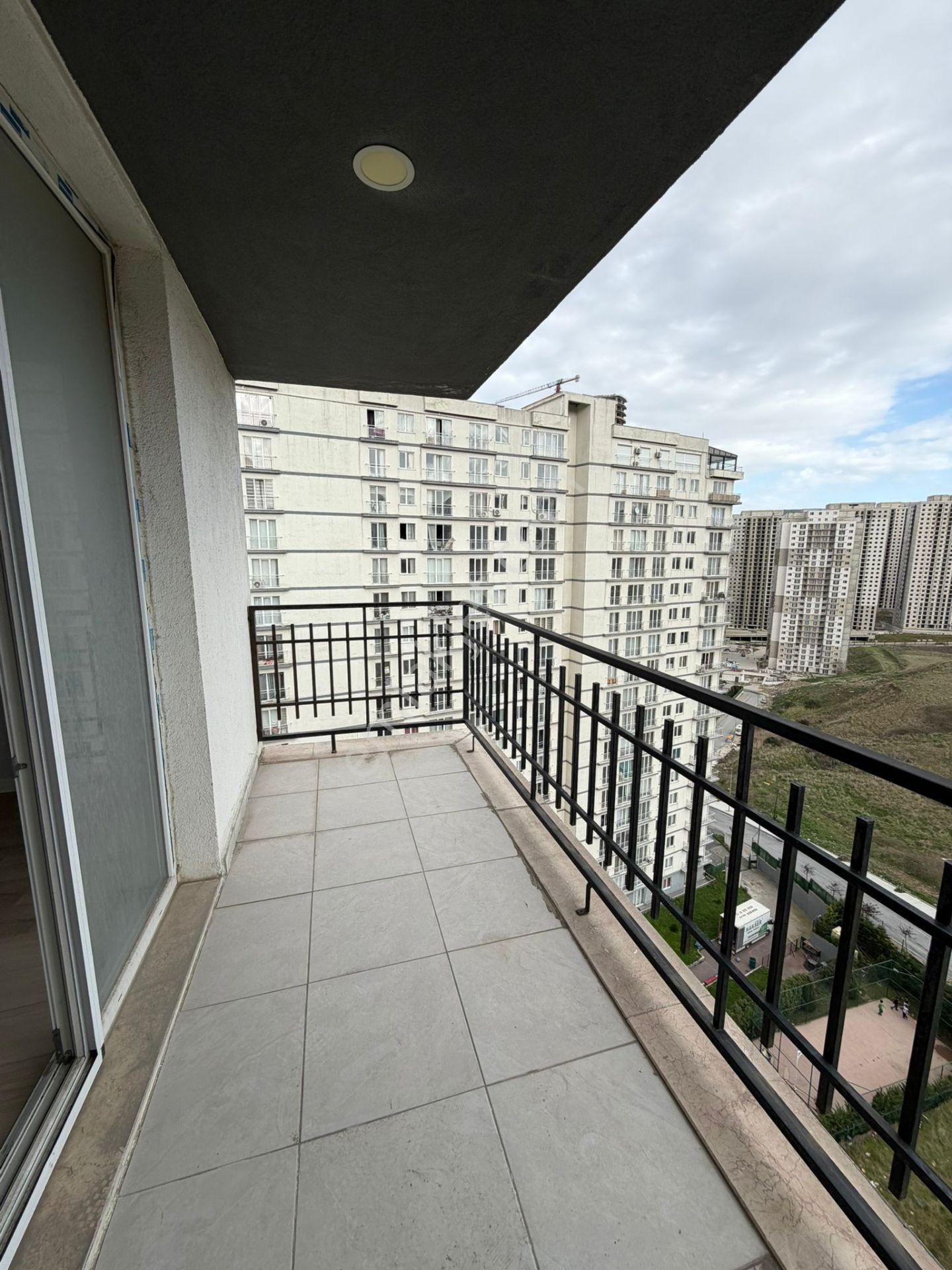 Esenyurt Piri Reis Mahallesi 1+1 Kiralık Boş Daire Balkonlu Havuzlu Site İçerisinde Metrobüse Yakın - Görsel 3