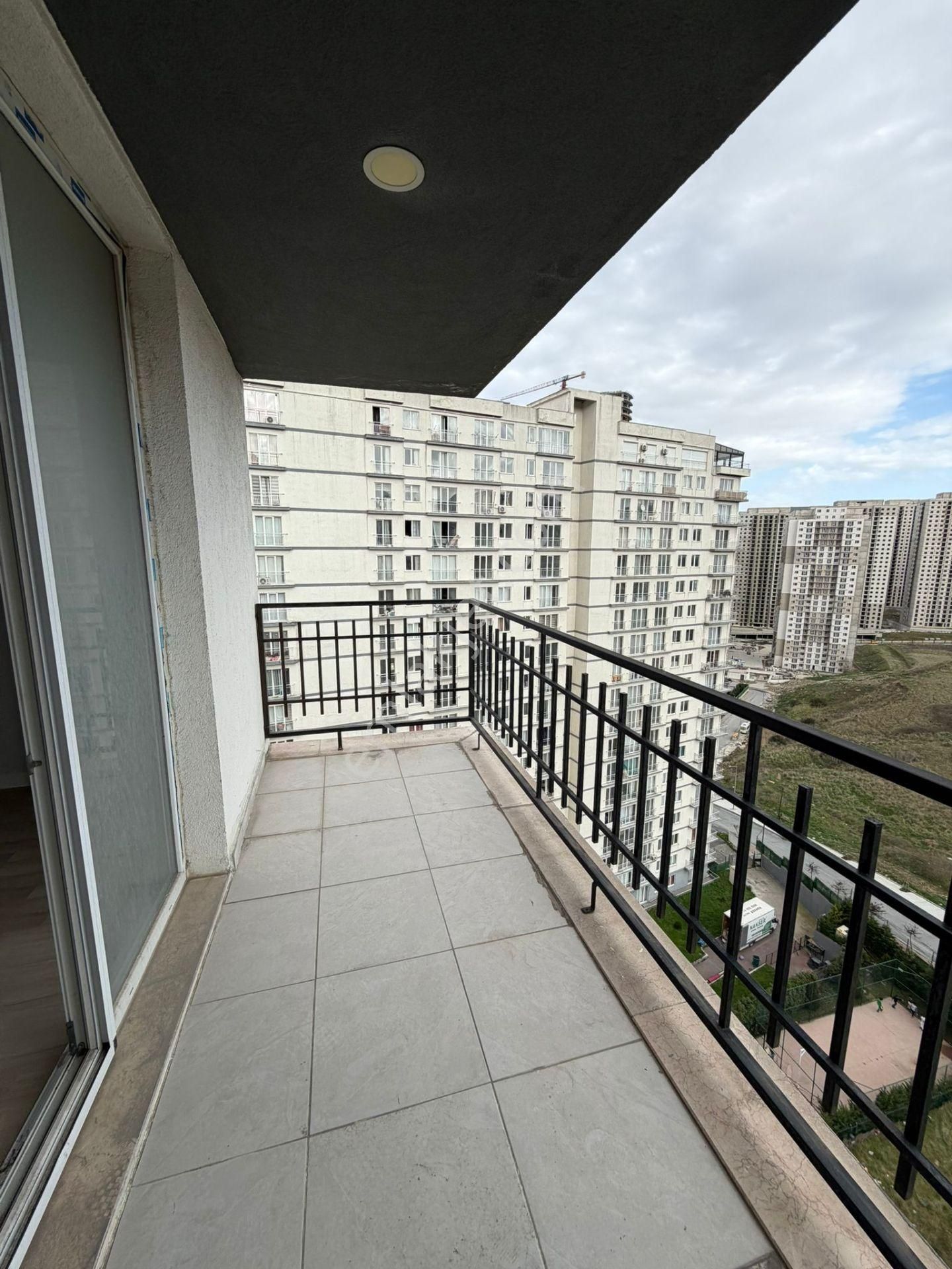 Esenyurt Piri Reis Mahallesi 1+1 Kiralık Boş Daire Balkonlu Havuzlu Site İçerisinde Metrobüse Yakın - Görsel 29