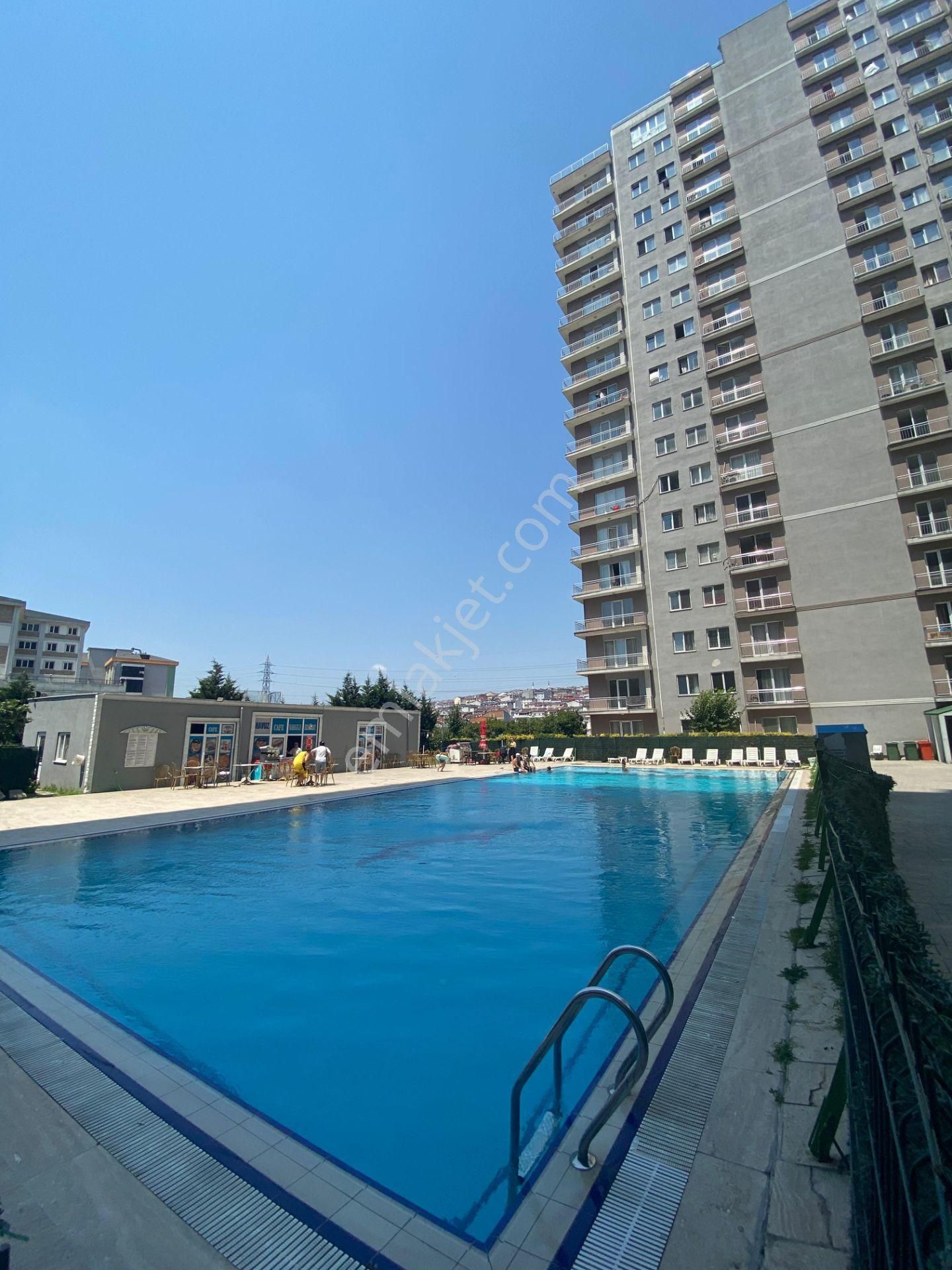 Esenyurt Piri Reis Mahallesi 1+1 Kiralık Boş Daire Balkonlu Havuzlu Site İçerisinde Metrobüse Yakın - Görsel 4