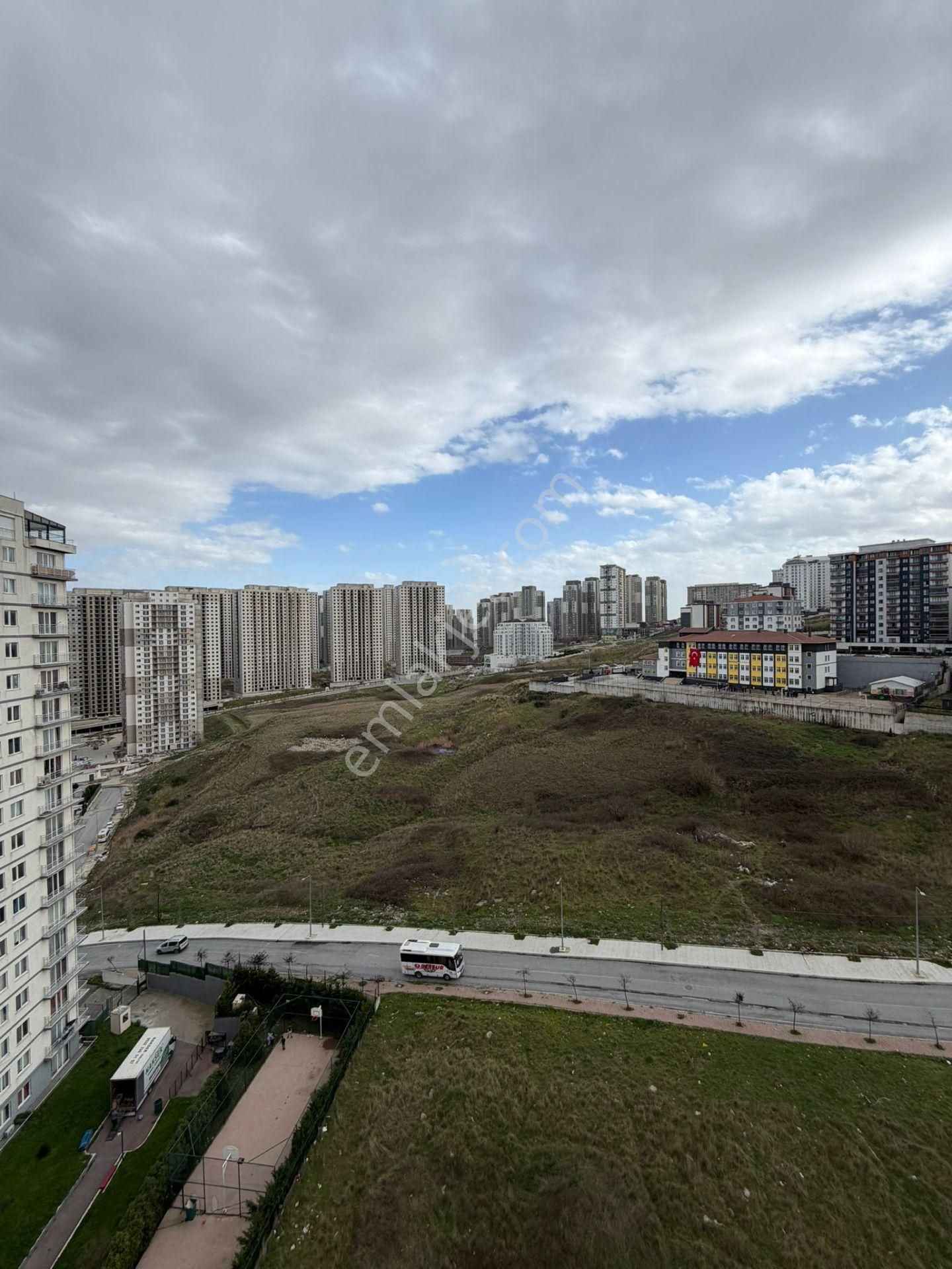 Esenyurt Piri Reis Mahallesi 1+1 Kiralık Boş Daire Balkonlu Havuzlu Site İçerisinde Metrobüse Yakın - Görsel 11