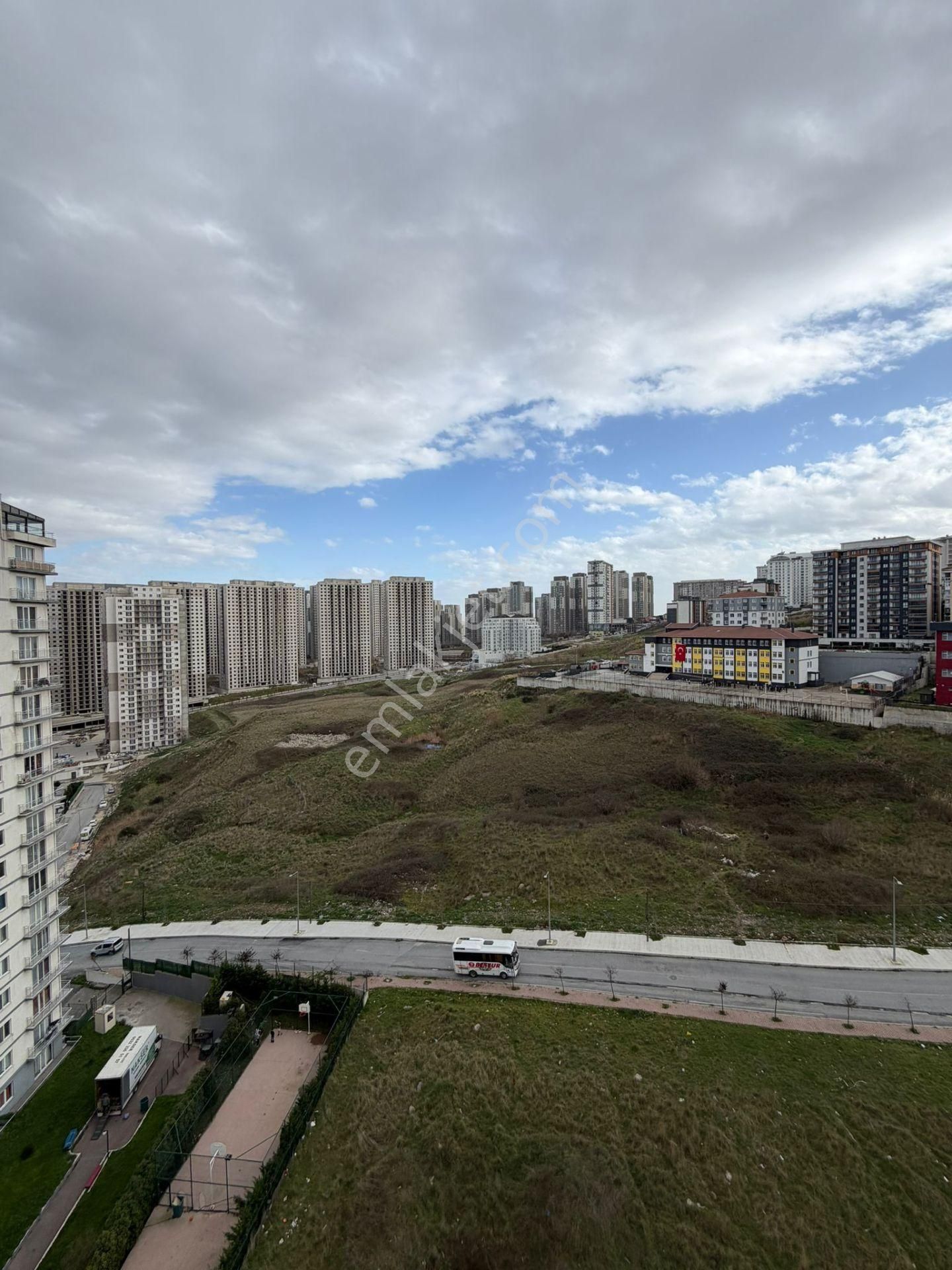 Esenyurt Piri Reis Mahallesi 1+1 Kiralık Boş Daire Balkonlu Havuzlu Site İçerisinde Metrobüse Yakın - Görsel 12