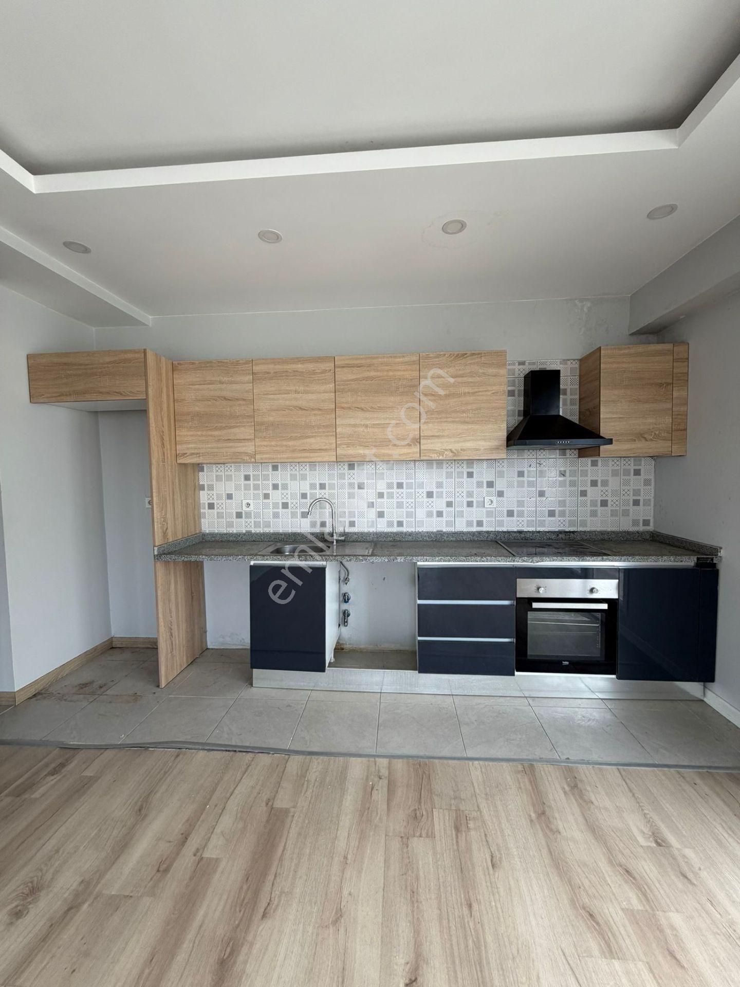 Esenyurt Piri Reis Mahallesi 1+1 Kiralık Boş Daire Balkonlu Havuzlu Site İçerisinde Metrobüse Yakın - Görsel 2