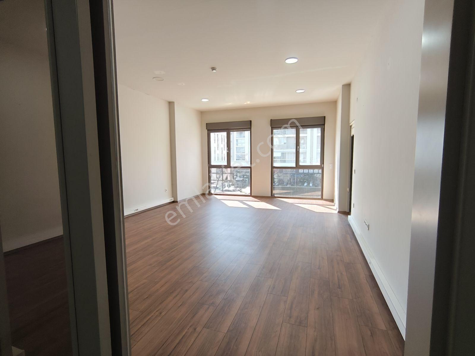 Remax Advantageden 23 Nisan'da Kapalı Otopark & Havuzlu Boş 3+1 - Görsel 23