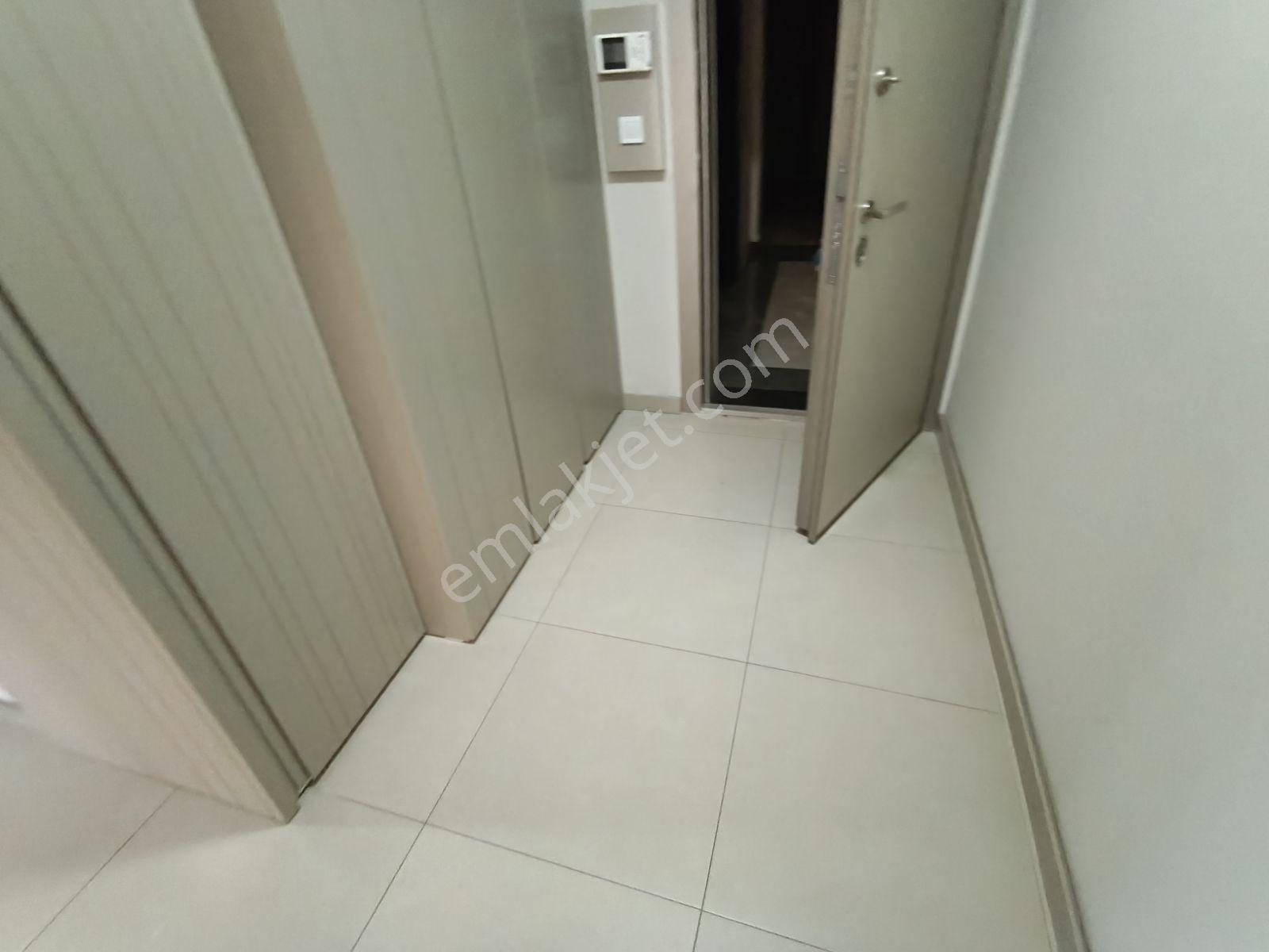 Remax Advantageden 23 Nisan'da Kapalı Otopark & Havuzlu Boş 3+1 - Görsel 6