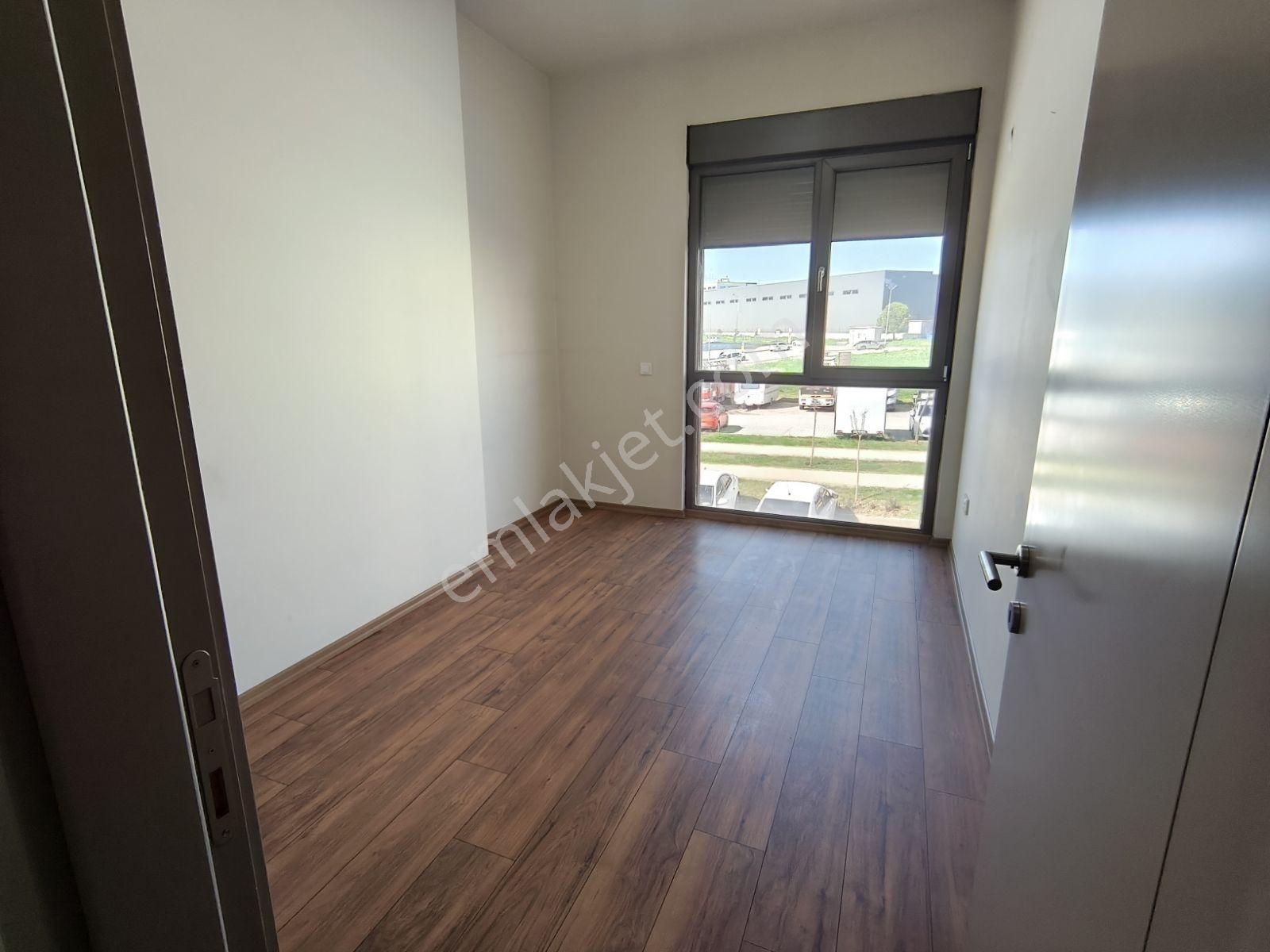 Remax Advantageden 23 Nisan'da Kapalı Otopark & Havuzlu Boş 3+1 - Görsel 30