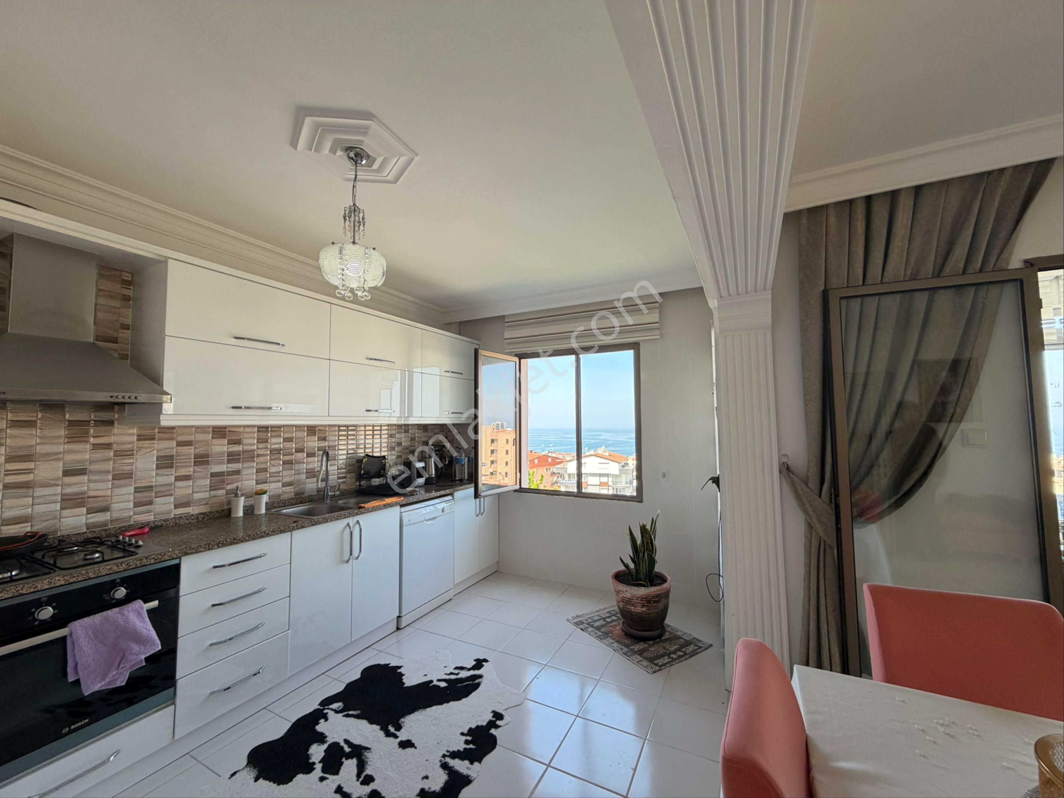 Kuşadası Ege Mahallesinde Eşsiz Full Deniz Manzaralı 3+1 Satılık Daire - Görsel 3