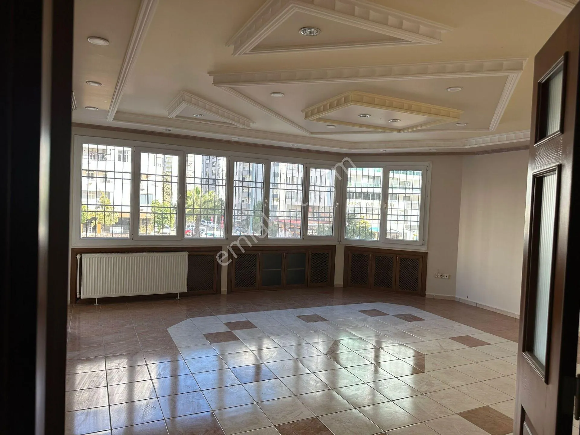 Adana Huzurevlerinde 3+1 Doğalgazlı Kombili Yakın Konumda Metroya Yakın Kiralık Fırsat Daire