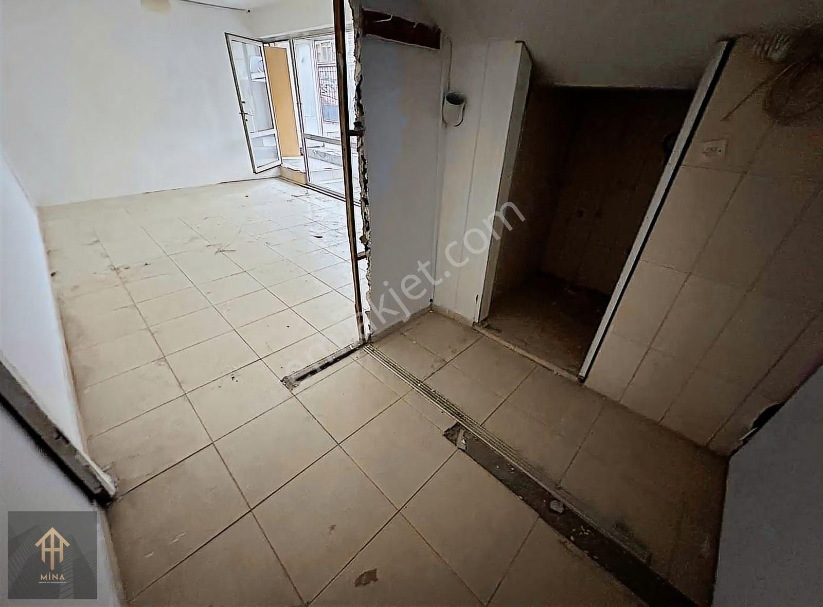 Düz Ayak Depolu Dükkan Reşitpaşa Caddesine Komşu - Görsel 14